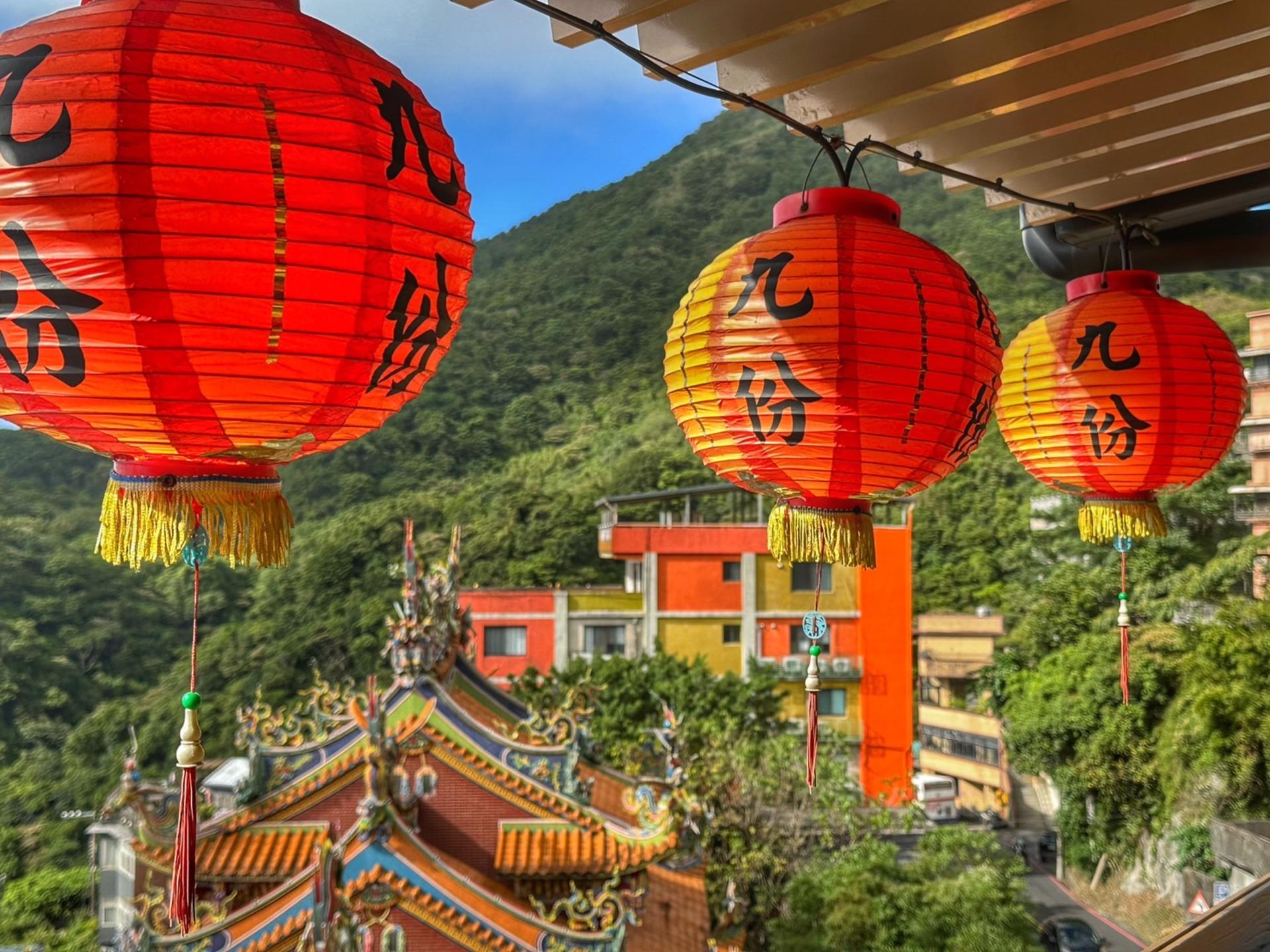 Yehliu, Yin & Yang Sea, Shifen, and Jiufen Tour (With Hotel Pick-Up) - Image 1