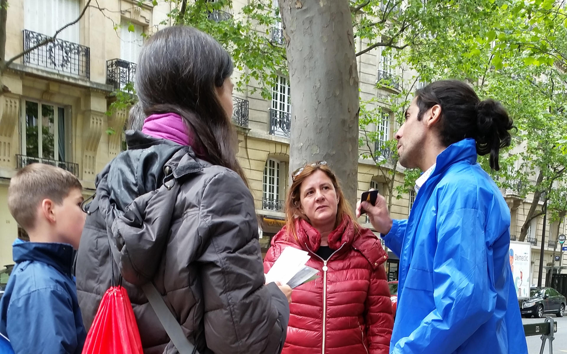 Eiffel Tower Guided Tour with Seine River Cruise - Thumbnail 5