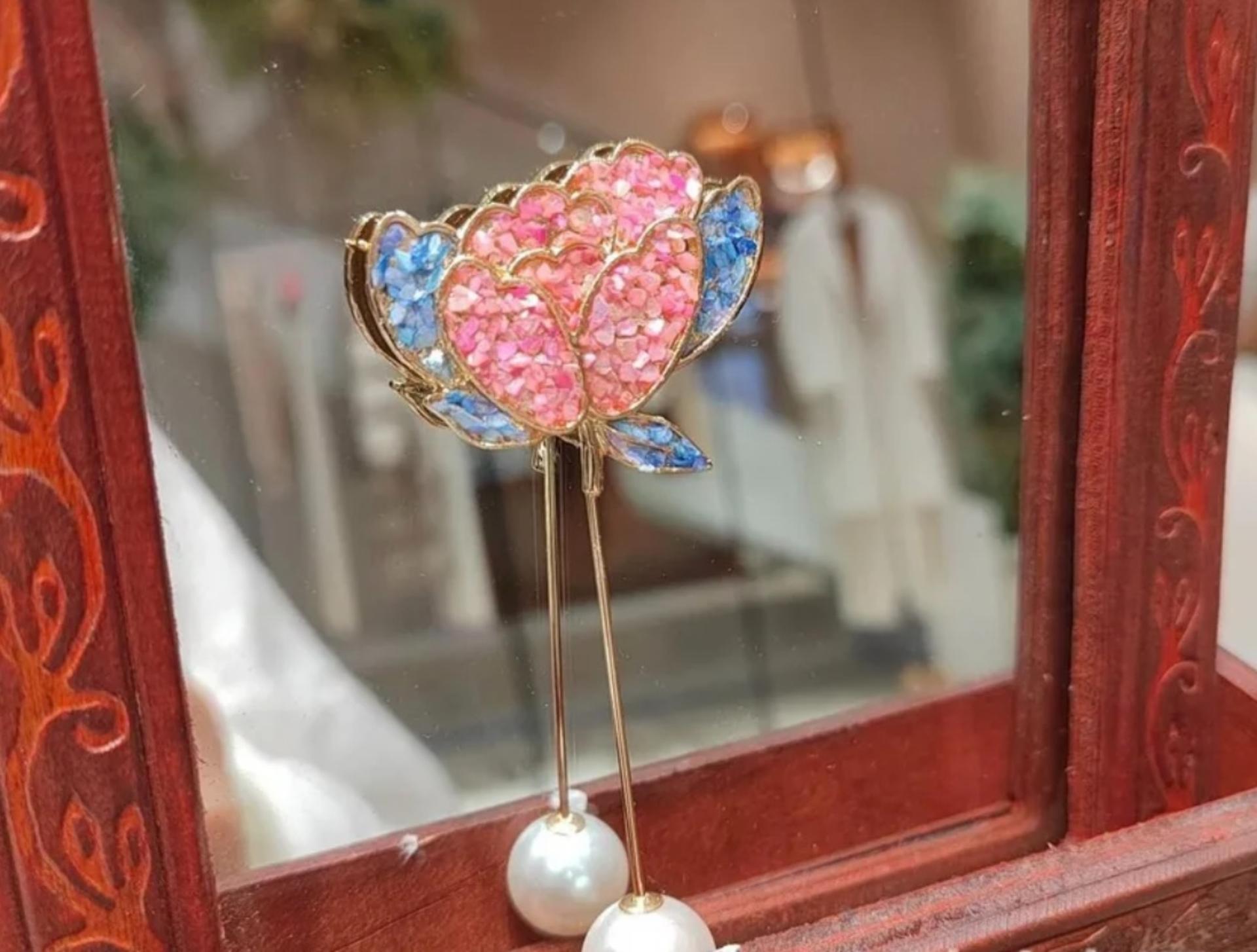 Mother-of-Pearl Jewelry Workshop in a Historic Shanghai Alley  - Thumbnail 14