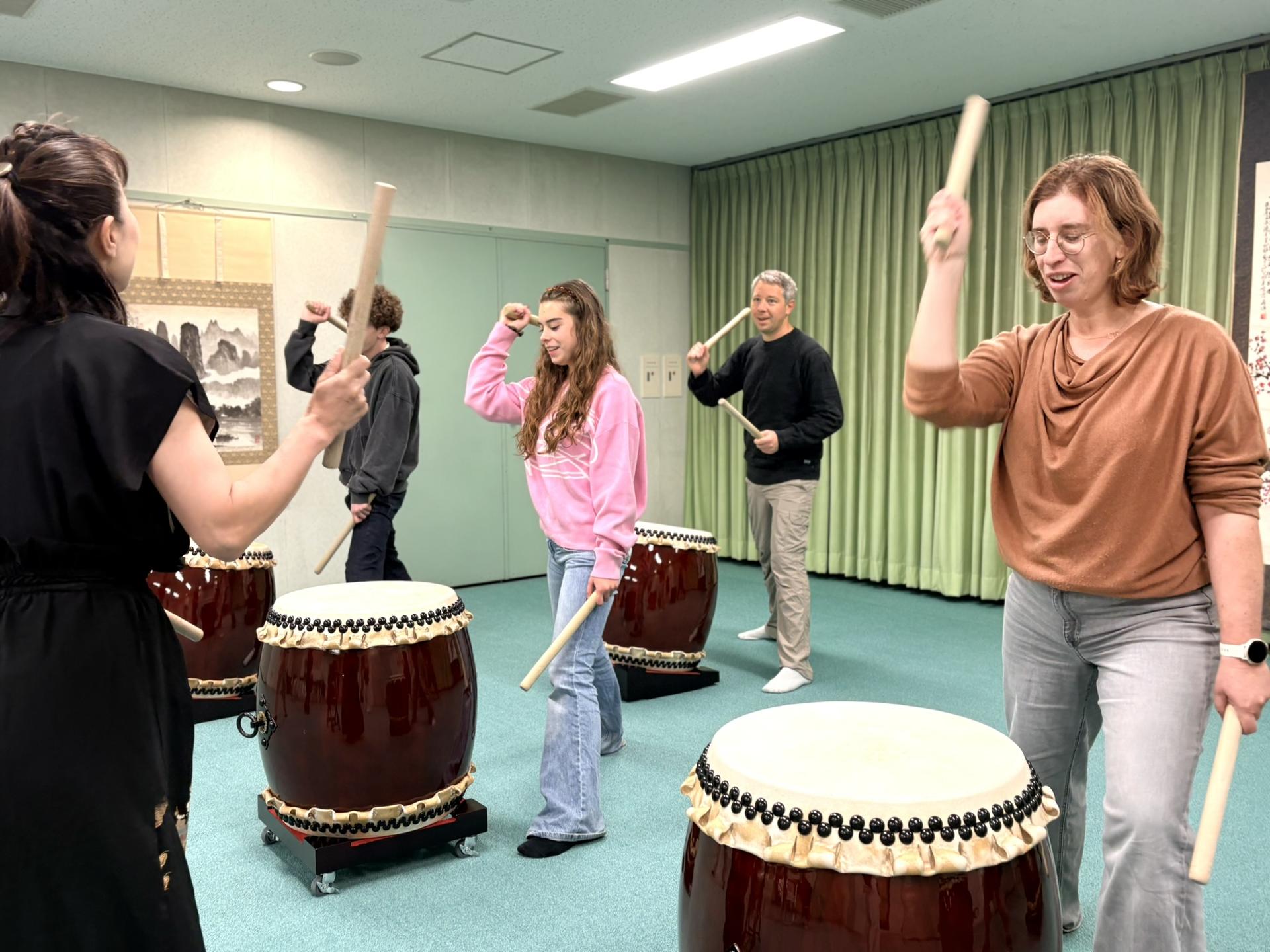 Tokyo: Taiko drumming experience at a temple in Shinjuku (Professional instruction) - Thumbnail 10
