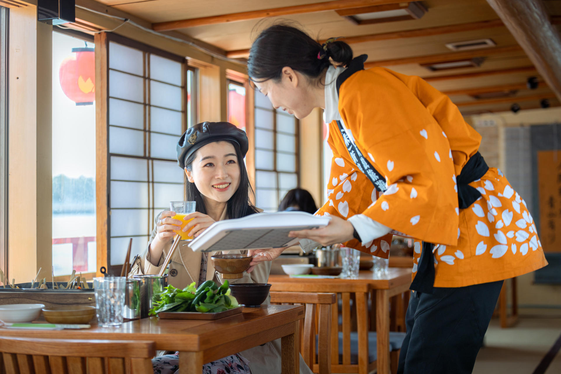 Tokyo Yakatabune Cruise: Sukiyaki Cuisine, Show Performance, and Tokyo Tower Sightseeing Plan - Thumbnail 6