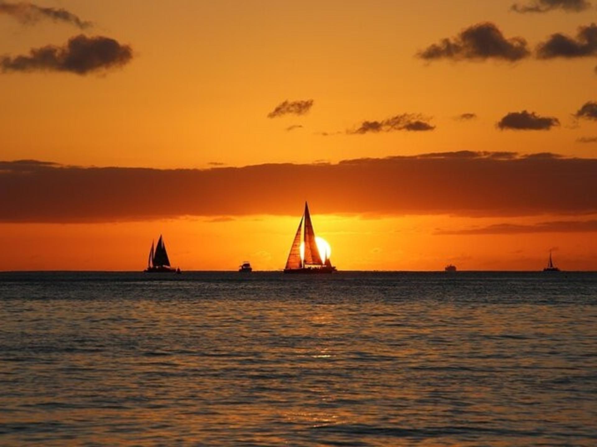 Sunset Cocktail Cruise from Port Waikiki, Oahu - Thumbnail 8
