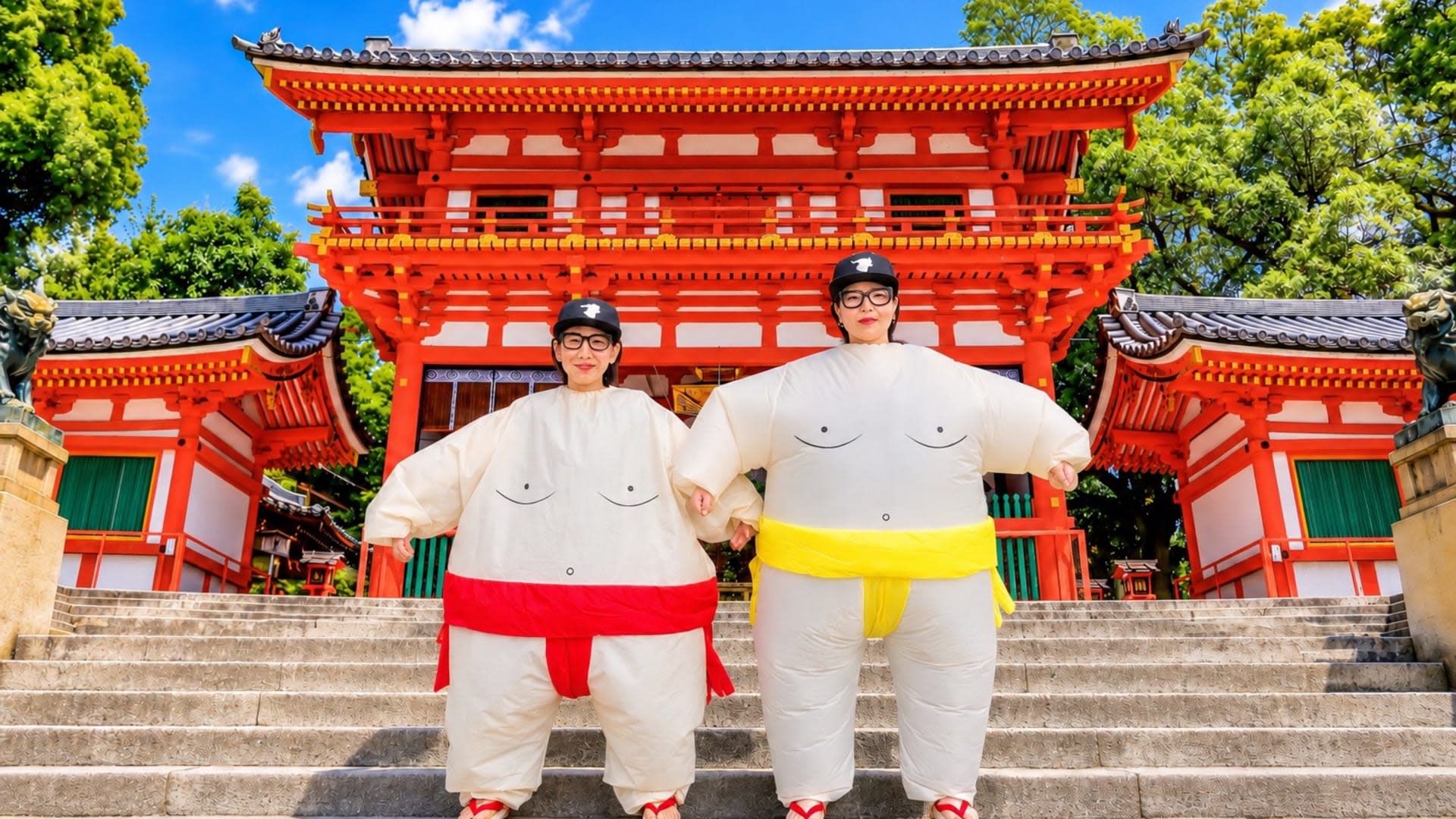 Kyoto Gion Yasaka Sumo: Live Show & Ring Challenge with Drink - Thumbnail 2