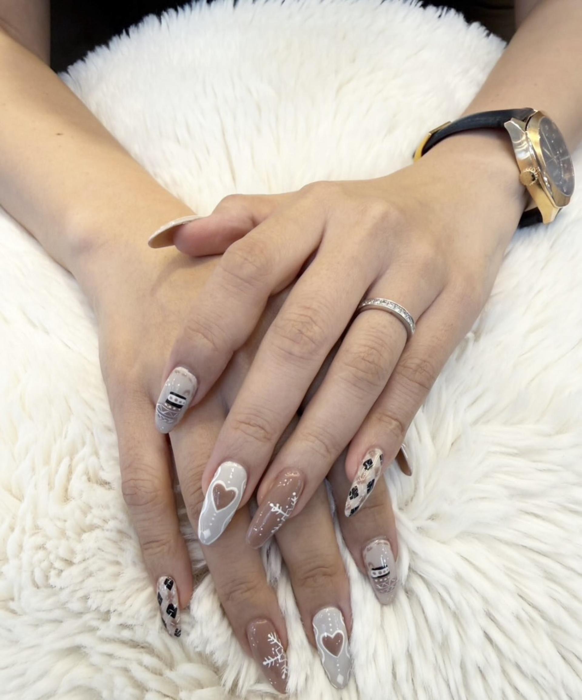 TEAVA Nail Salon at Siam Square in Bangkok - Thumbnail 4