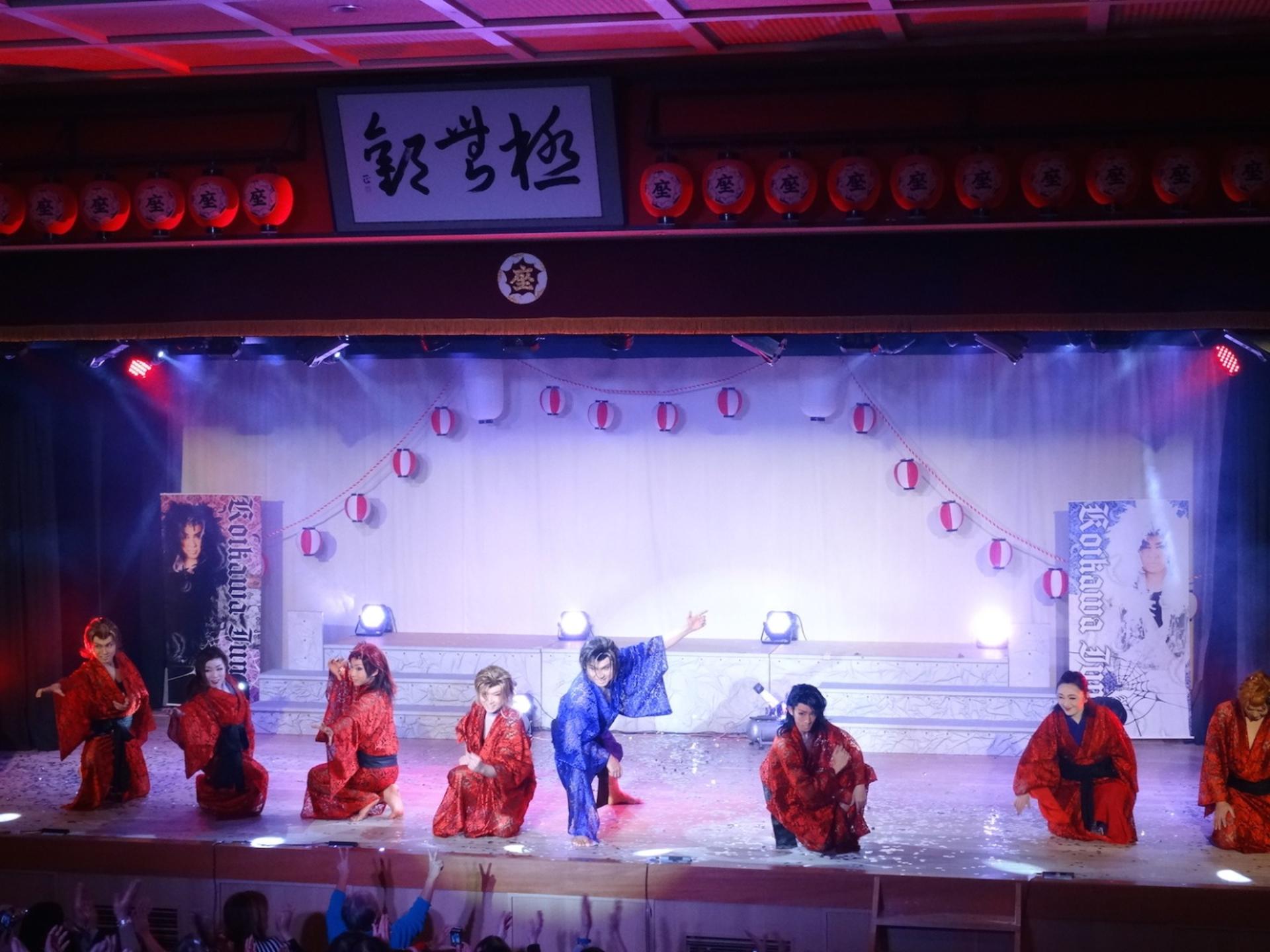 Traditional Japanese Performance “Taishu-engeki” in Umeda - Thumbnail 3