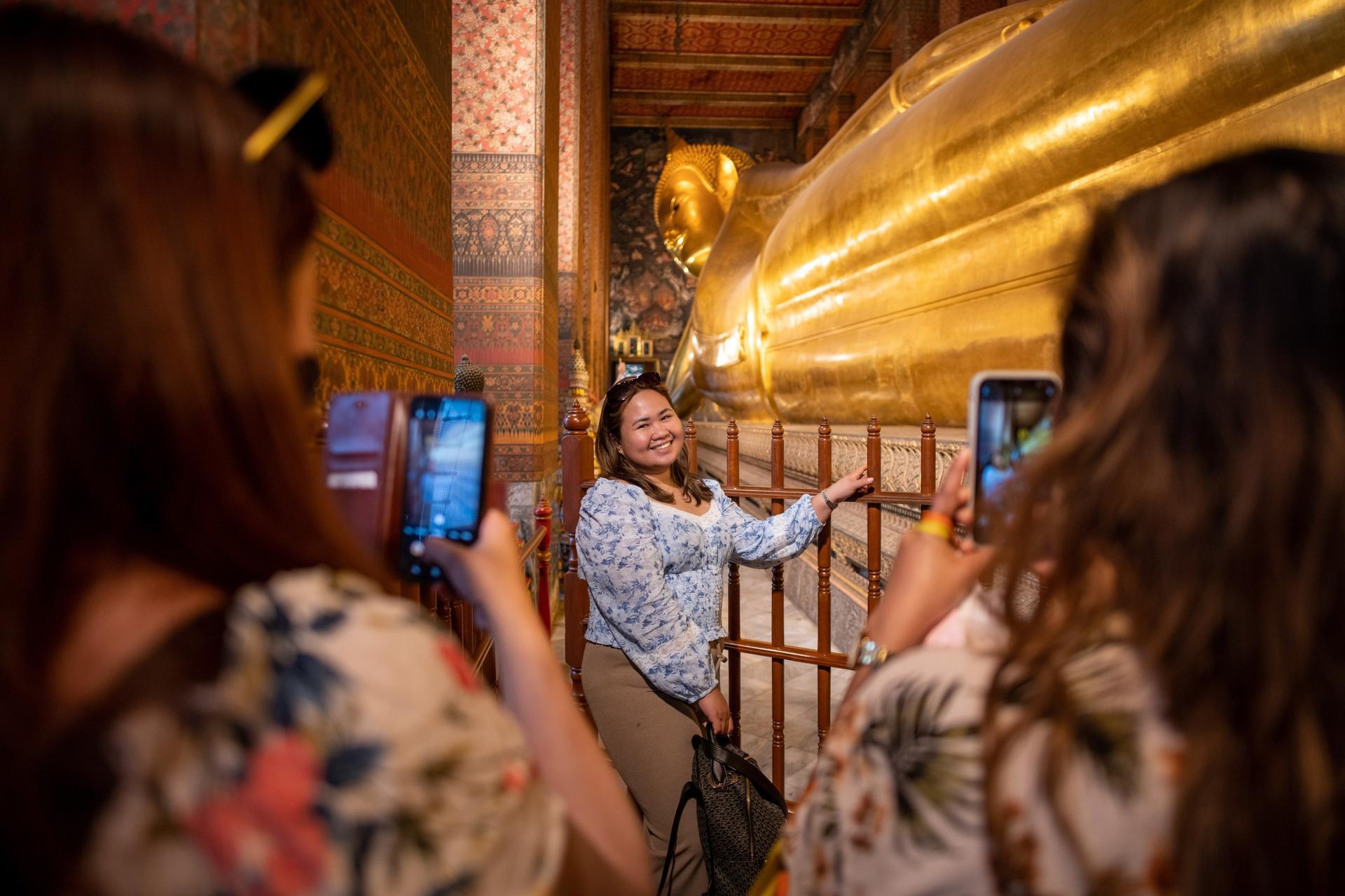 Bangkok Wat Pho & Wat Arun Guided Walking Tour - Thumbnail 3