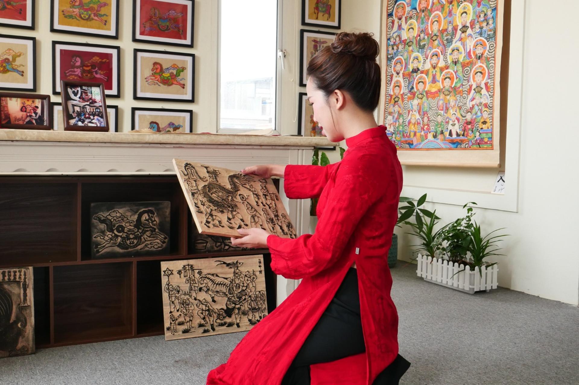 200-Year Folk Art Workshop: Craft Your Heritage Souvenir in Hanoi - Thumbnail 2