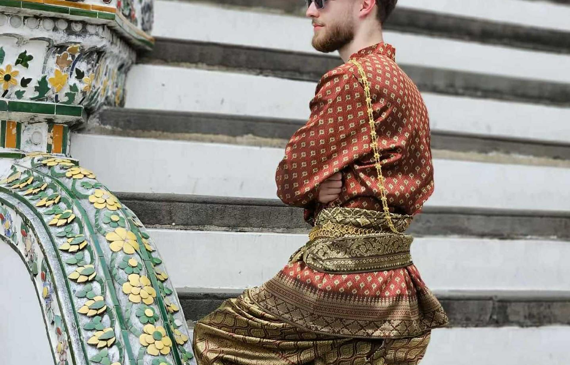 Full Set Thai Costume Rental in Bangkok + Hairdo & Makeup - Thumbnail 13