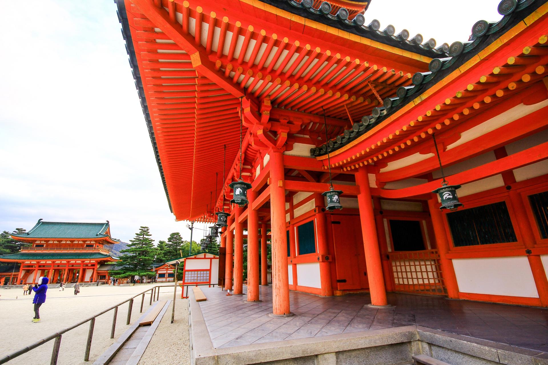 Kyoto Imperial Palace & Nijo Castle Small Group Guided Walking Tour  - Thumbnail 6