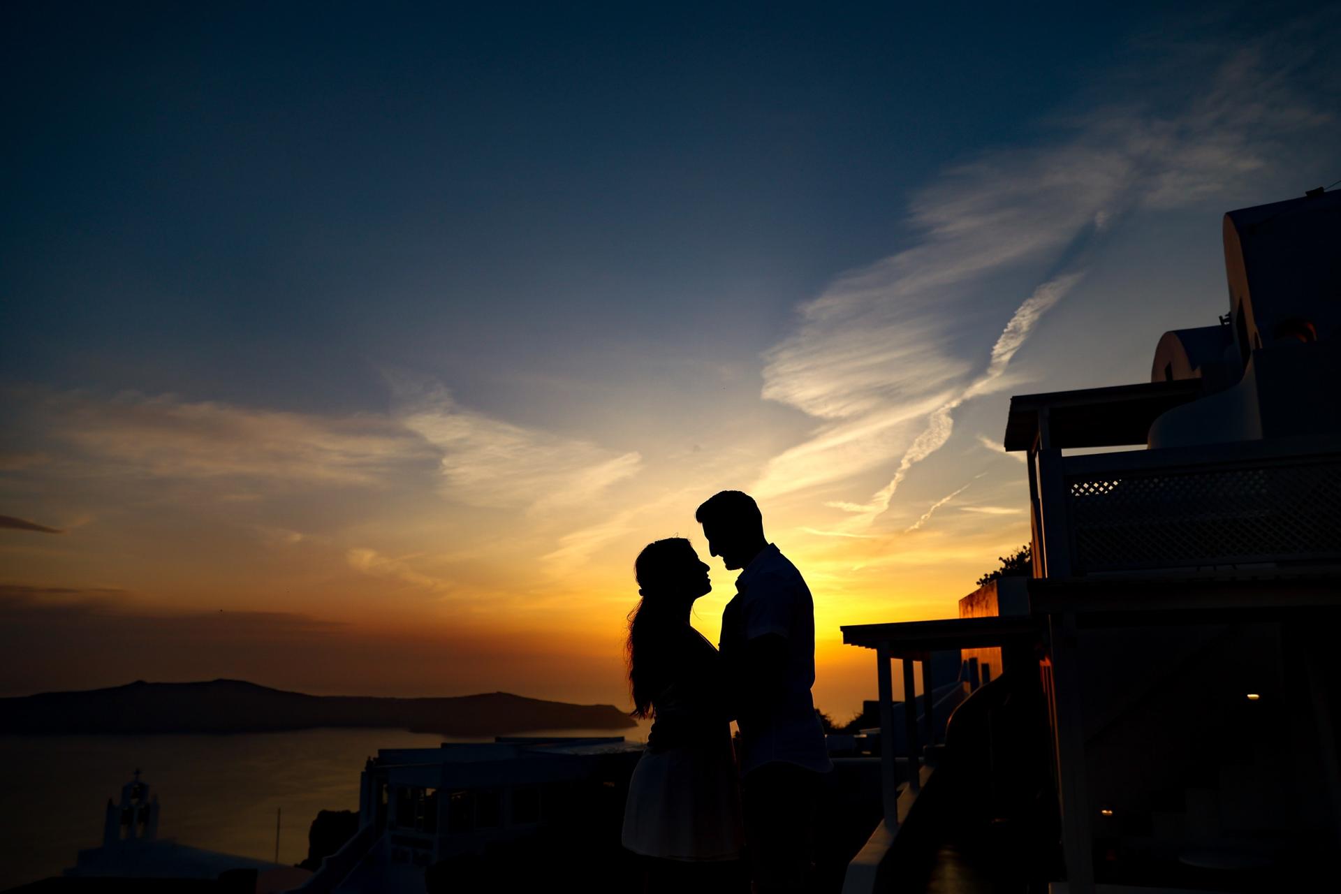 Private Photoshoot with a Vacation Photographer in Santorini - Thumbnail 10