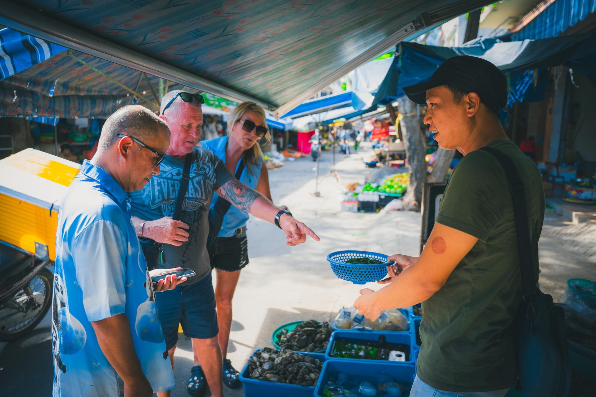 Hoi An Evening Street Food Tour with a Local Guide - Thumbnail 4