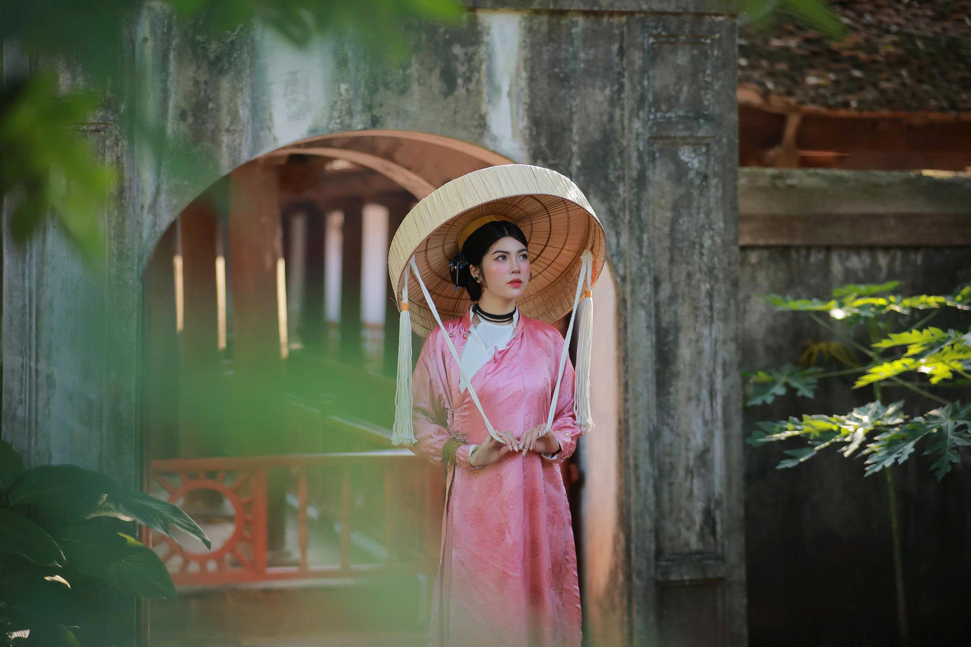 Royal Vietnamese Costume Rental & Professional Photoshoot in Hanoi - Thumbnail 11