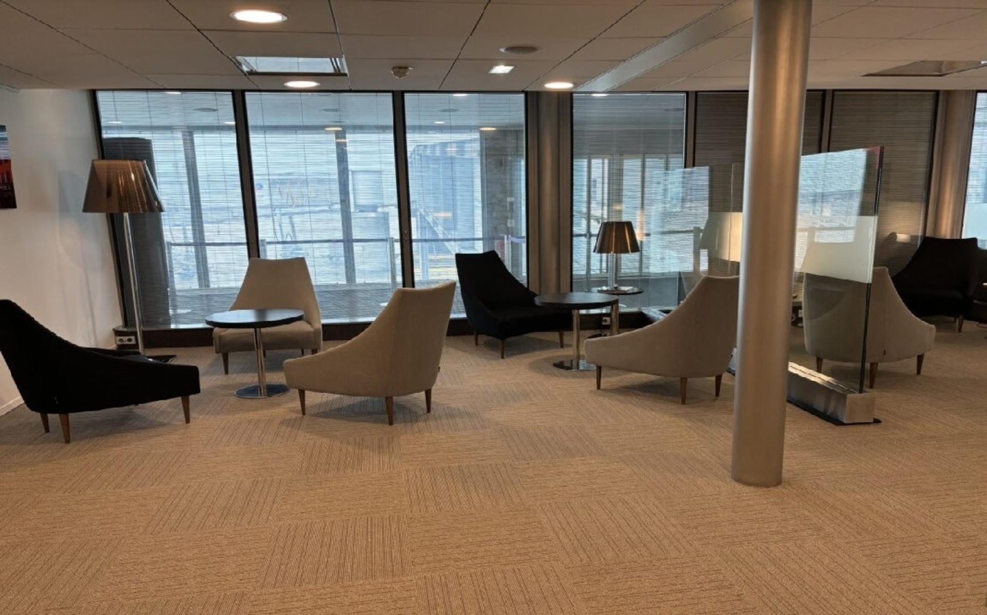Charles de Gaulle Airport Lounge Service by Salon Paris - Thumbnail 2