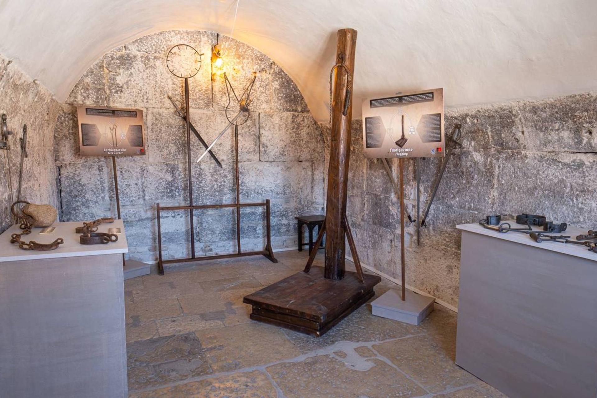 Venice Lords of the Night Prisons Palace Cells & Torture Tools Tour - Thumbnail 4