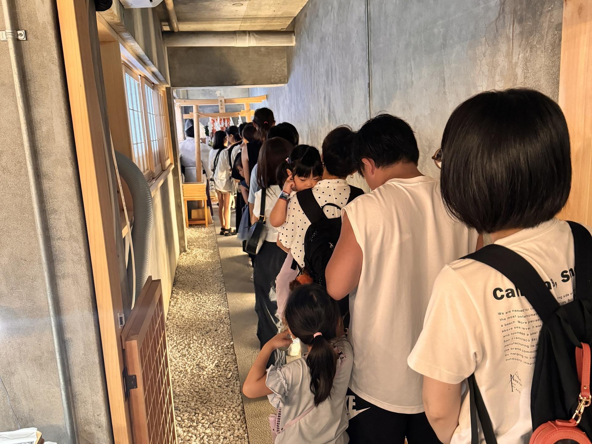 Tokyo Miko Experience: Photo Spots & DIY Shrine Amulet/Bracelet - Thumbnail 5