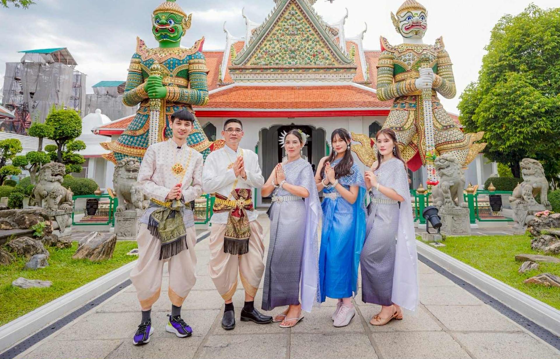 Full Set Thai Costume Rental in Bangkok + Hairdo & Makeup - Thumbnail 3