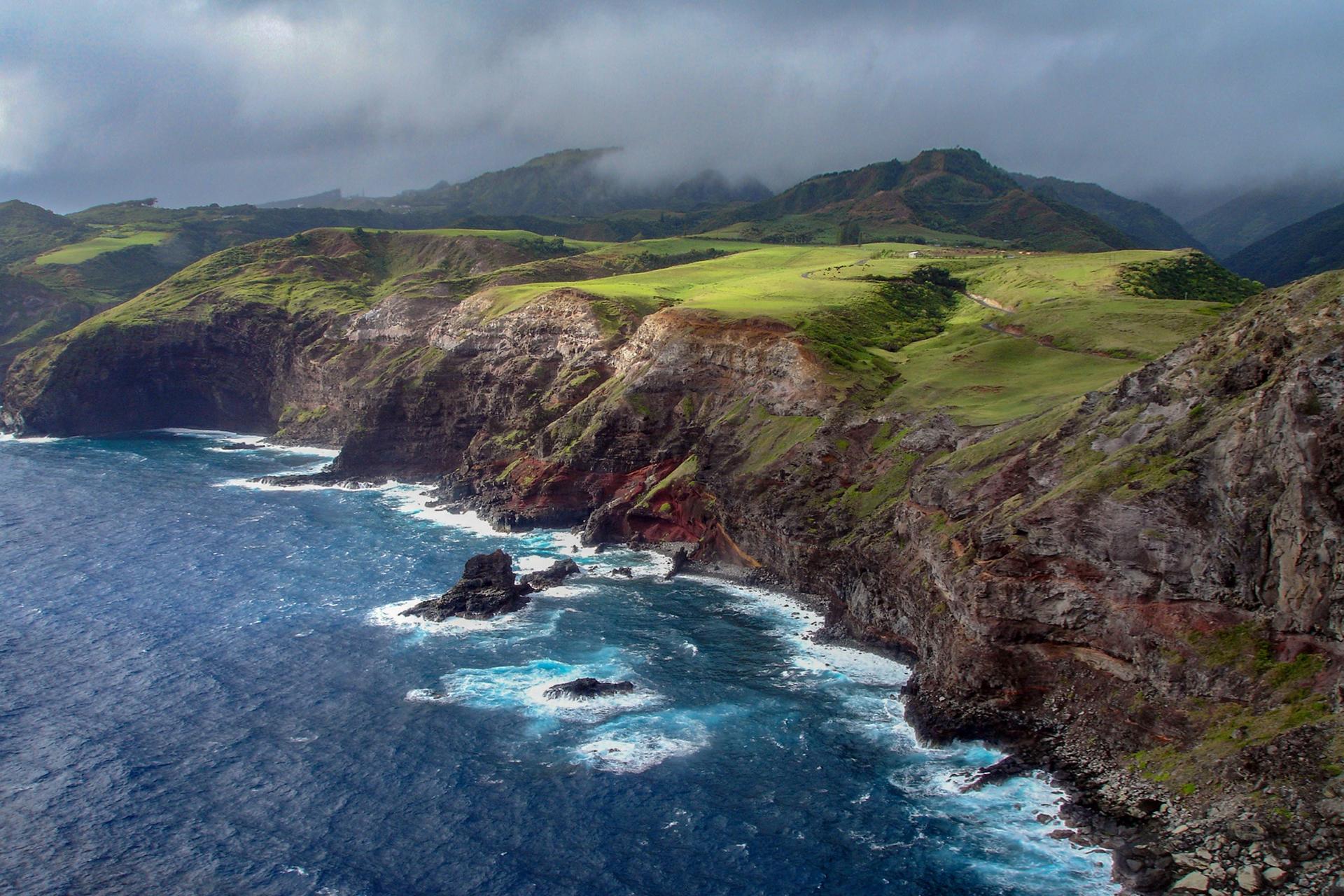 Waterfalls of West Maui and Molokai Helicopter Tour - Thumbnail 2