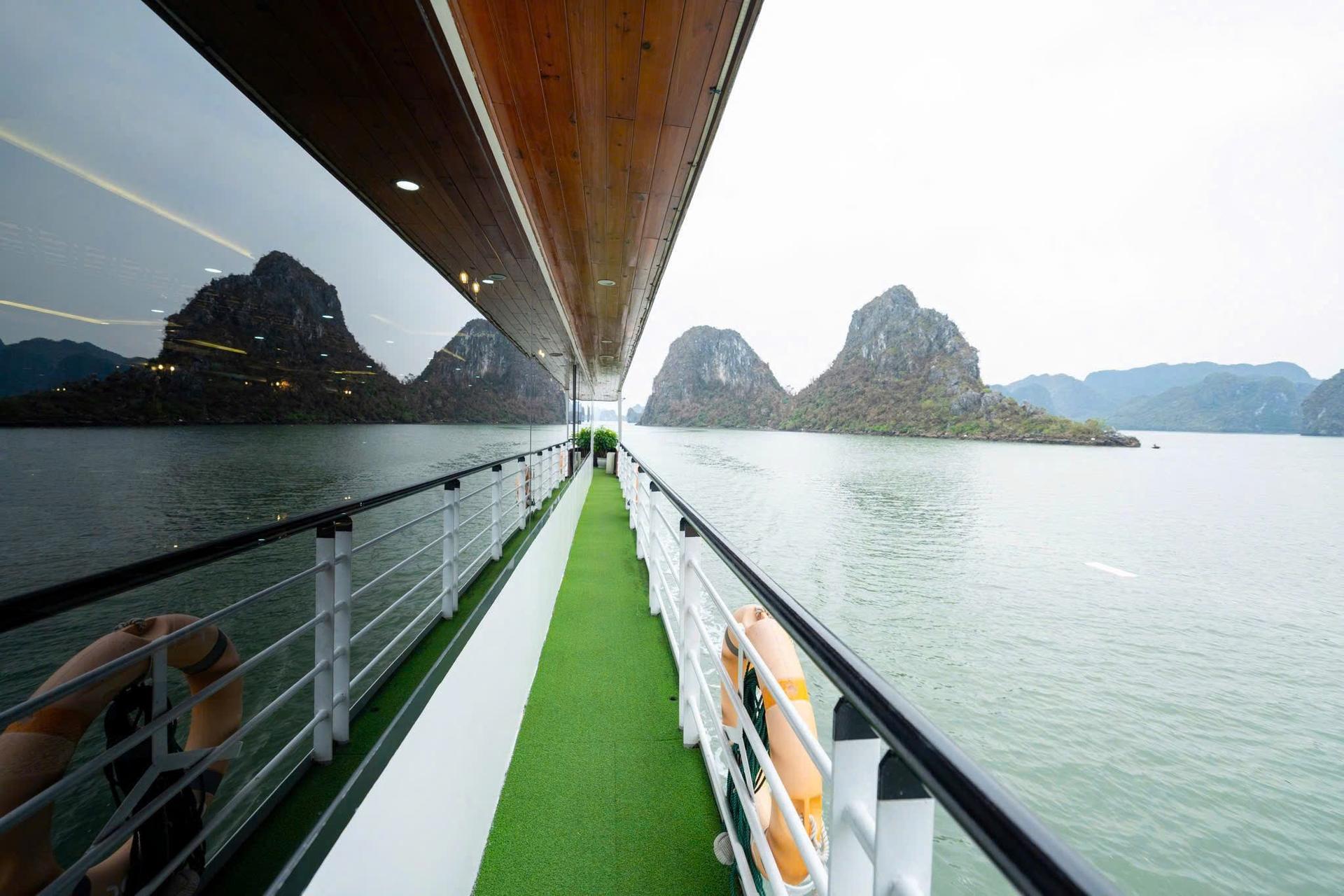 Vera Day Cruise: Ha Long Bay with Sung Sot & Ti Top - Thumbnail 26