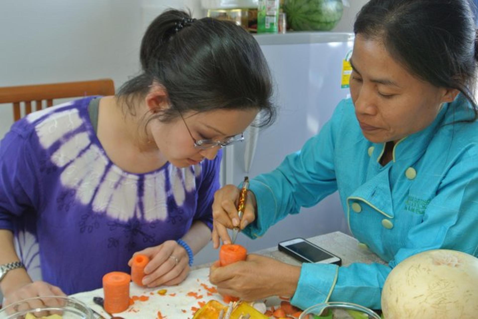 Traditional Thai Fruit and Vegetable Carving Class - Thumbnail 26