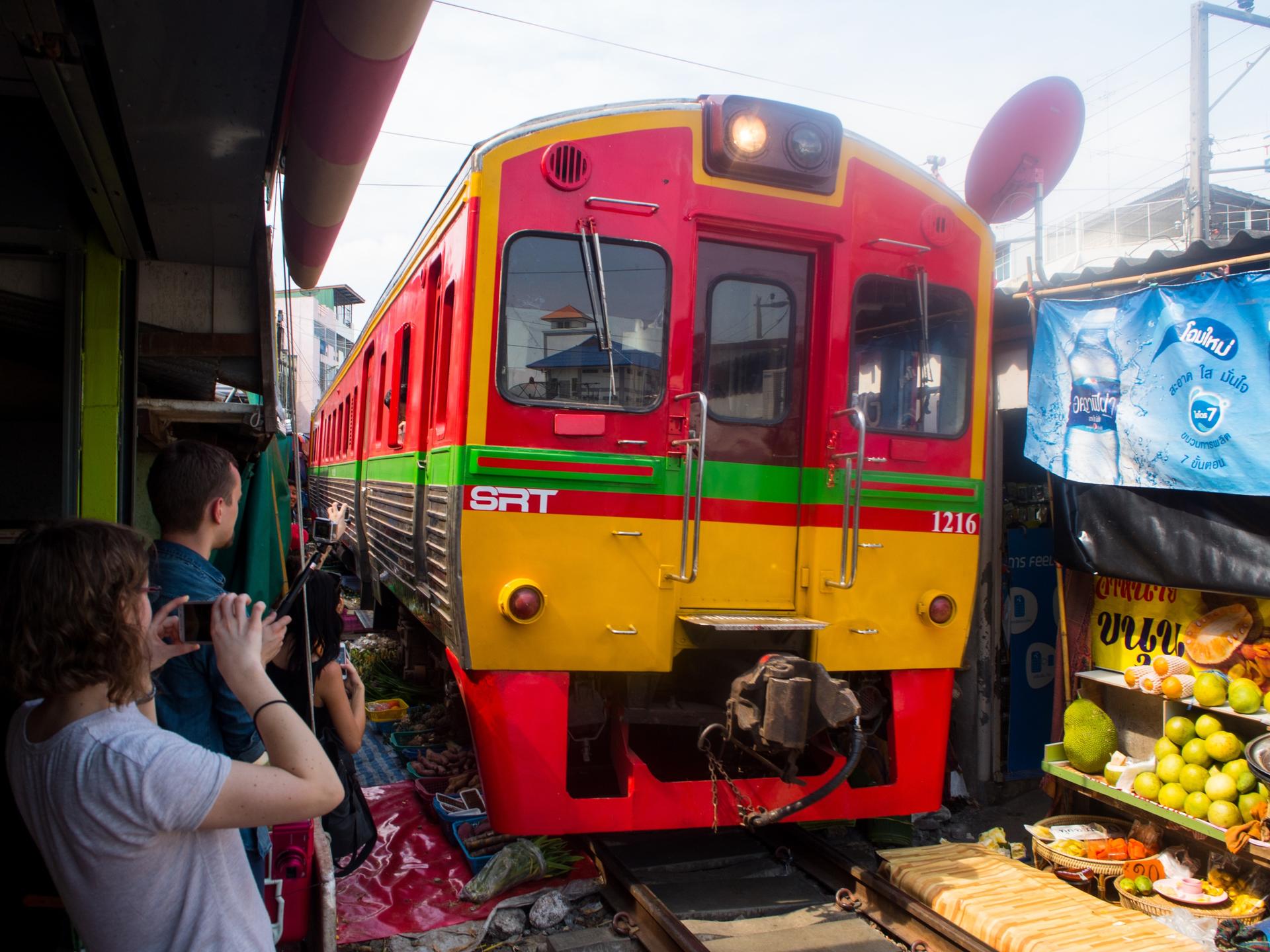 Amphawa Floating Market & Maeklong Railway Train Market Tour  - Thumbnail 3