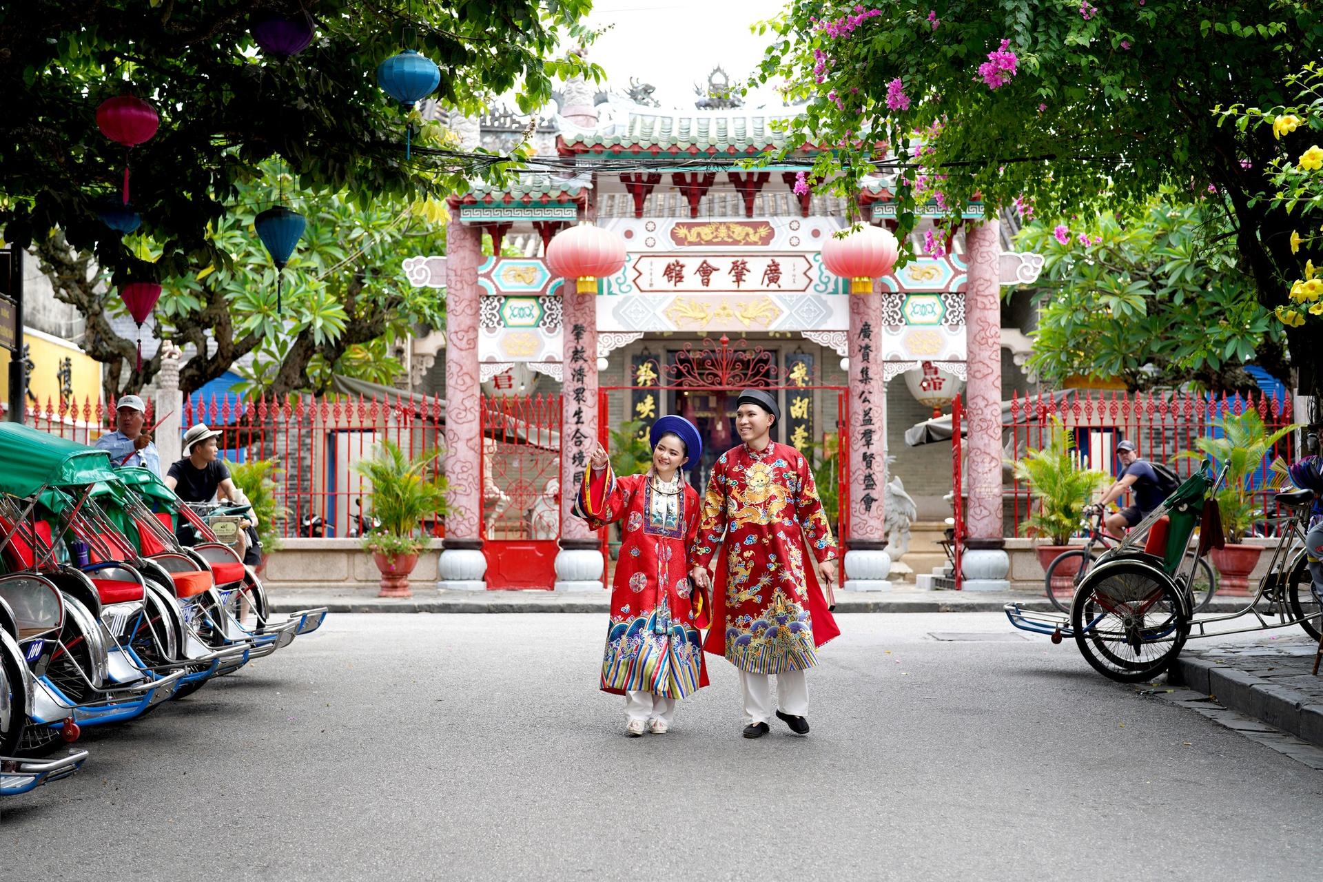 Vietnamese Traditional Ao Dai Rental & Photoshoot Tour in Hoi An - Thumbnail 6