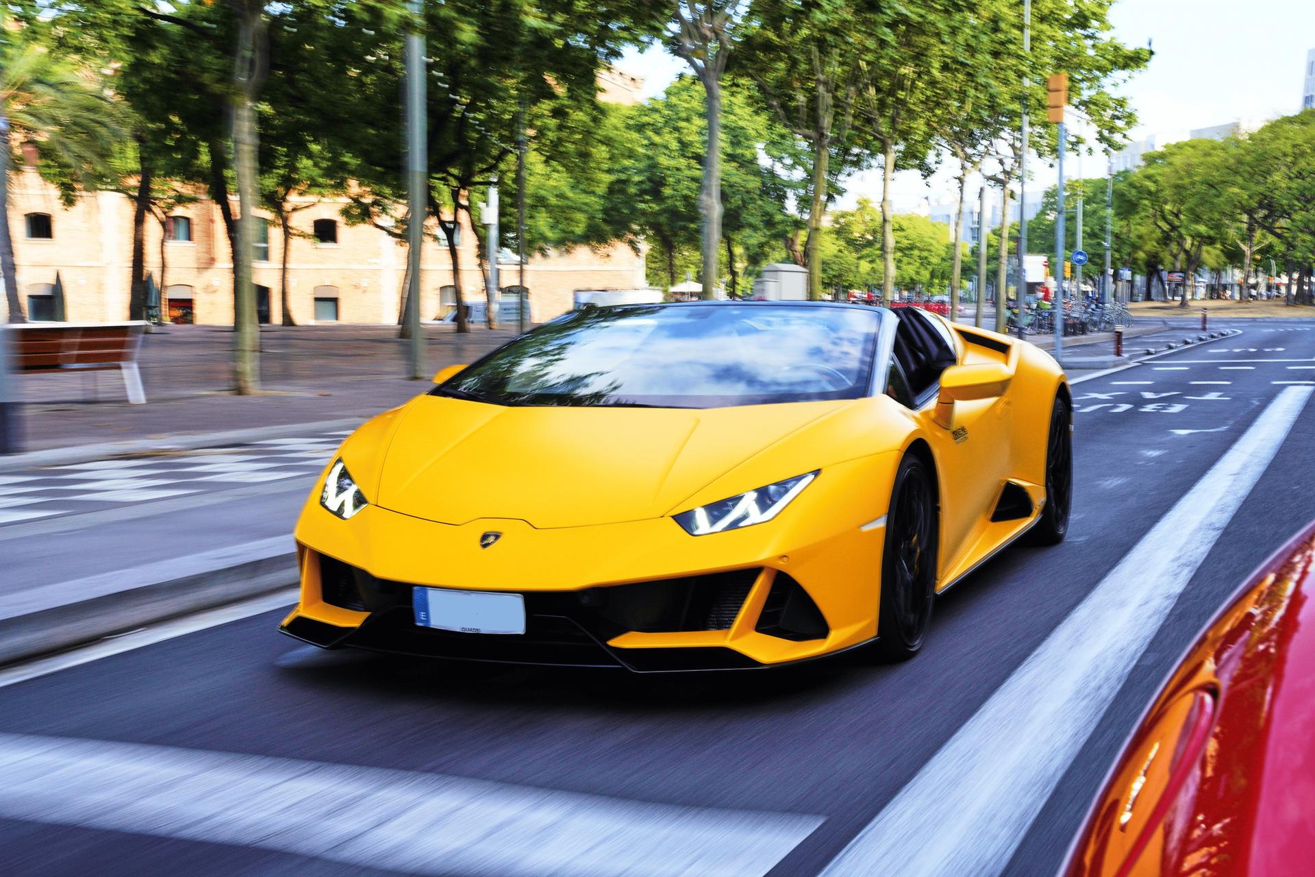 Supercar driving experience in Barcelona (10 Minutes) - Thumbnail 2