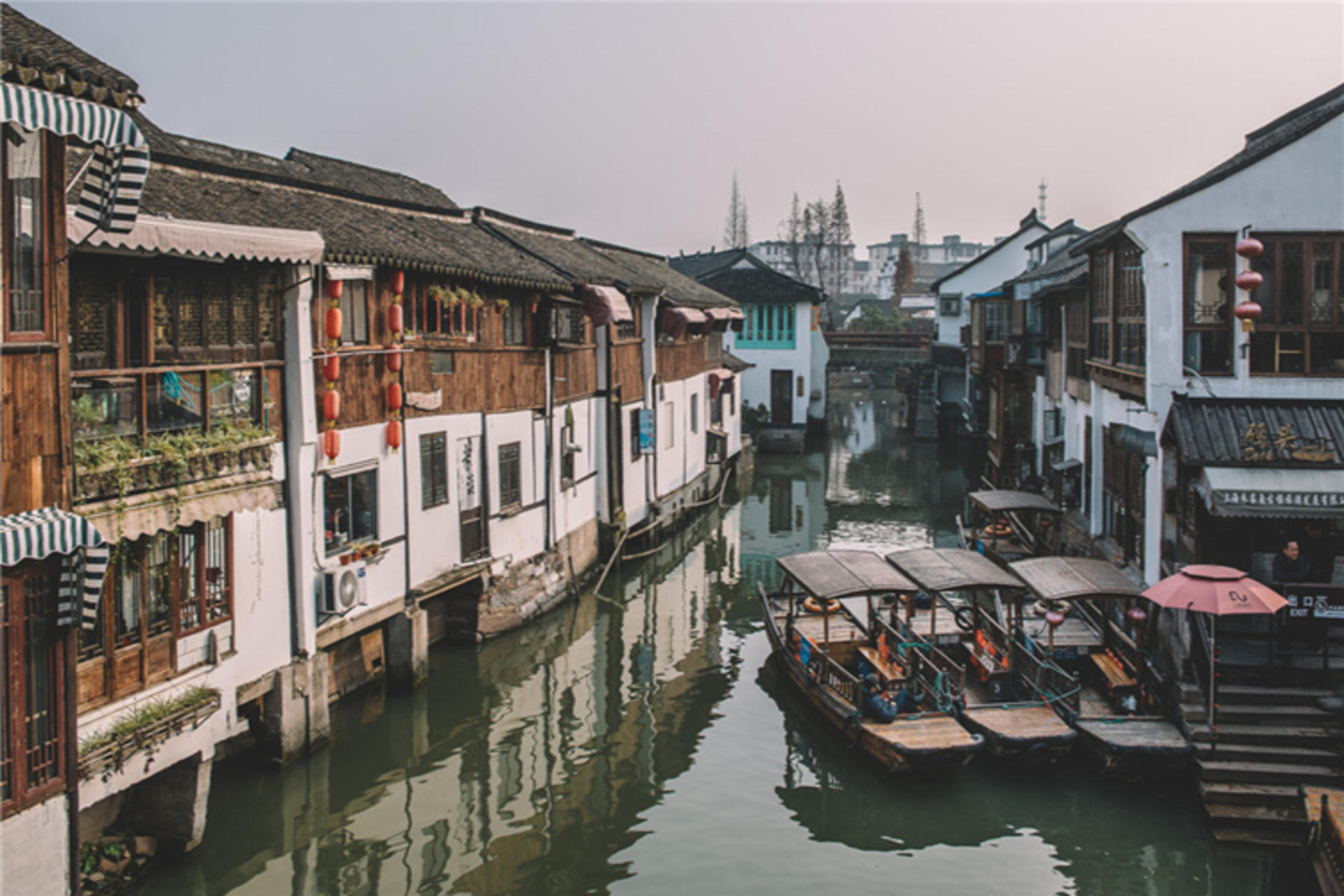 Shanghai Zhujiajiao Ancient Town + Film and Television Park Day Tour - Thumbnail 5