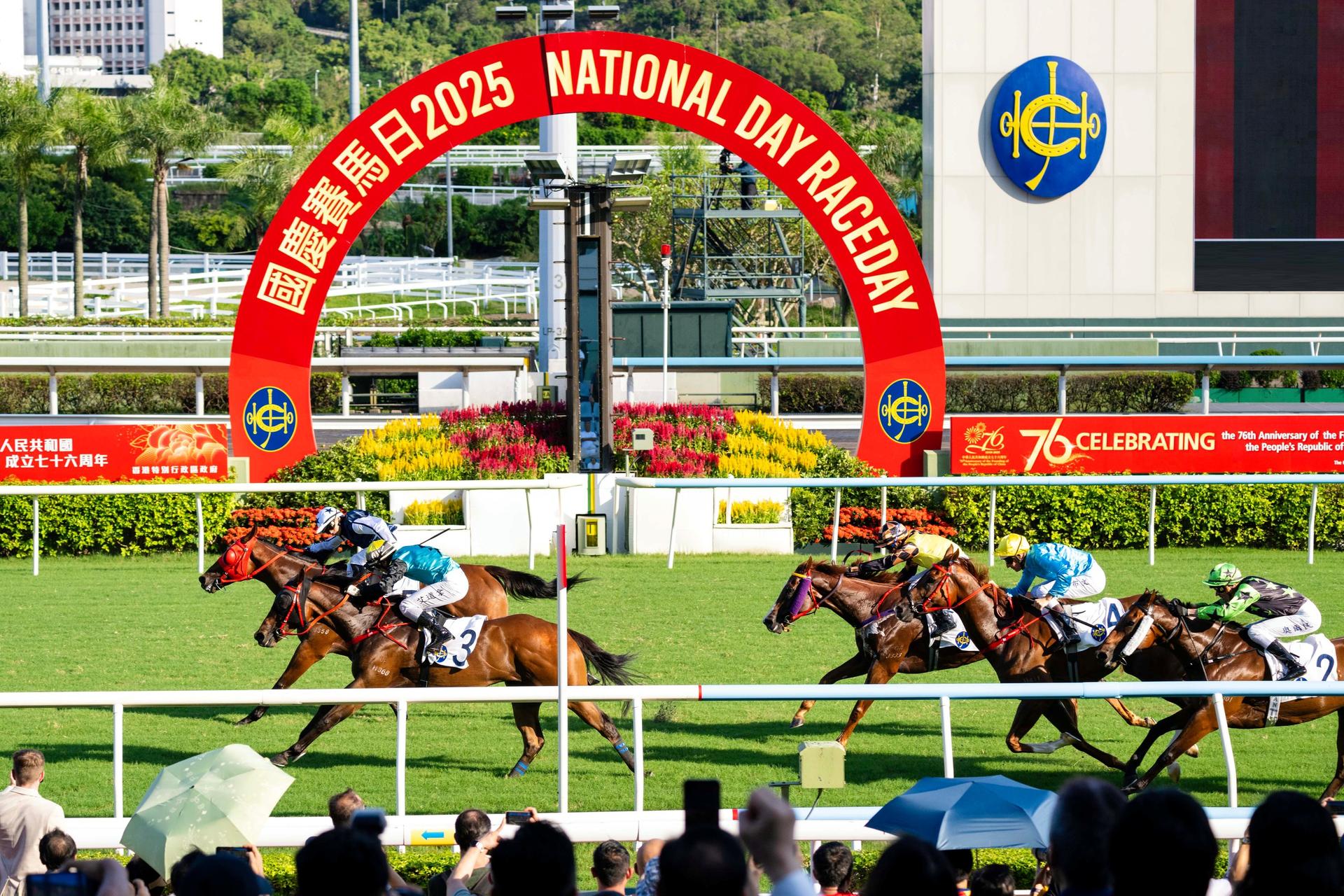 Hong Kong Racecourse with F&B Experience - Image 1