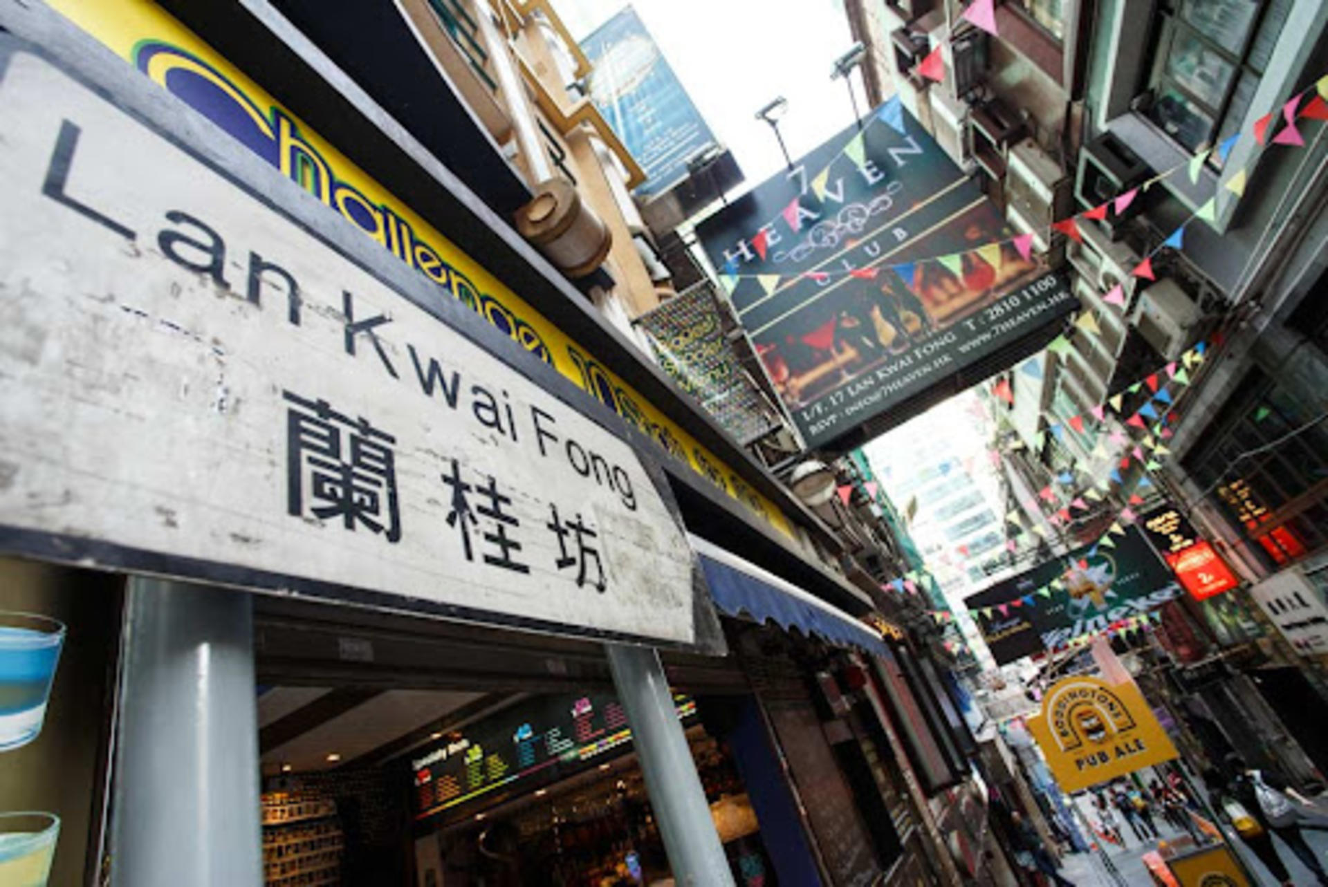 (H1) Half-Day Tour of Hong Kong's Central District + Tram + Victoria Peak + Madame Tussauds - Thumbnail 5