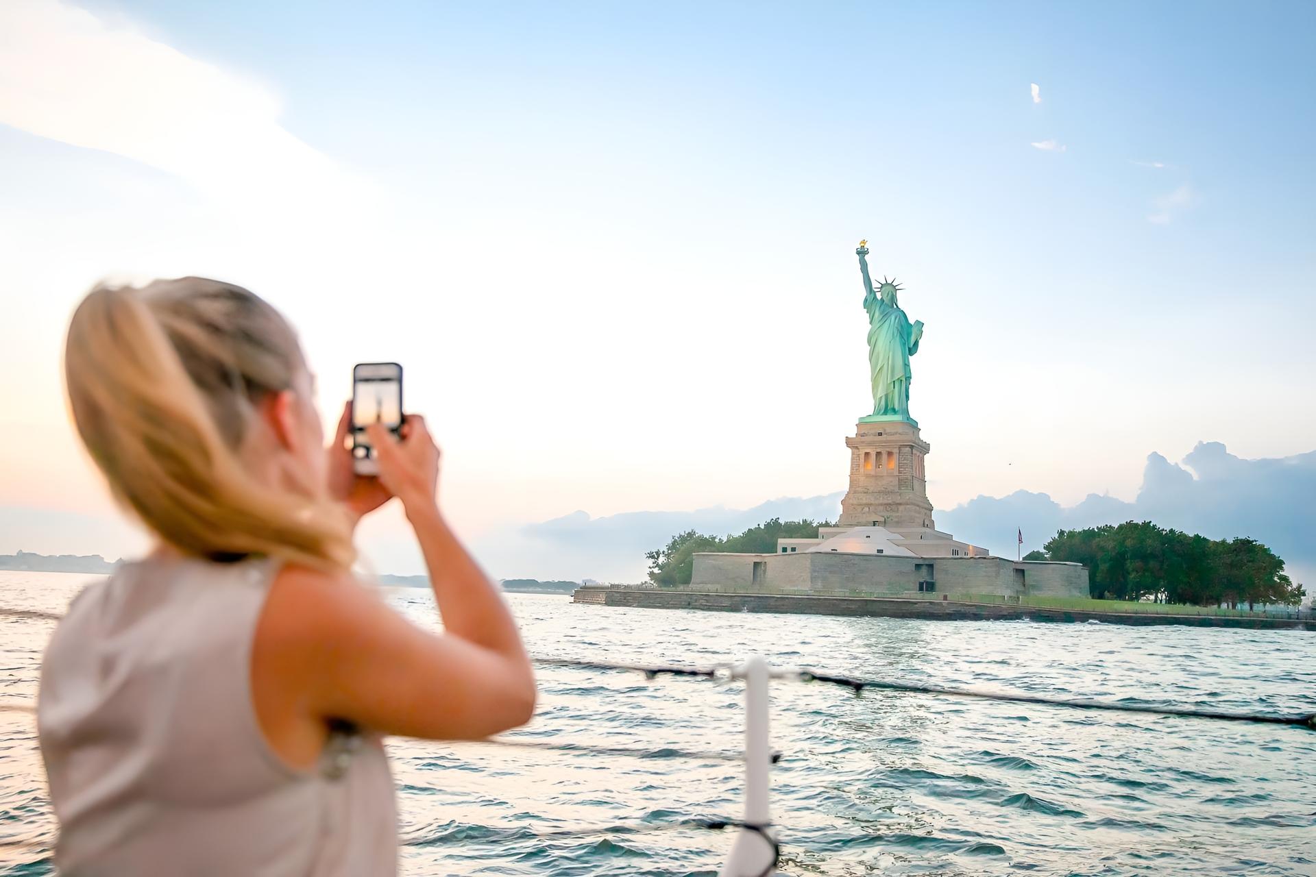 60 Minute Statue of Liberty and Ellis Island Cruise in New York - Thumbnail 12