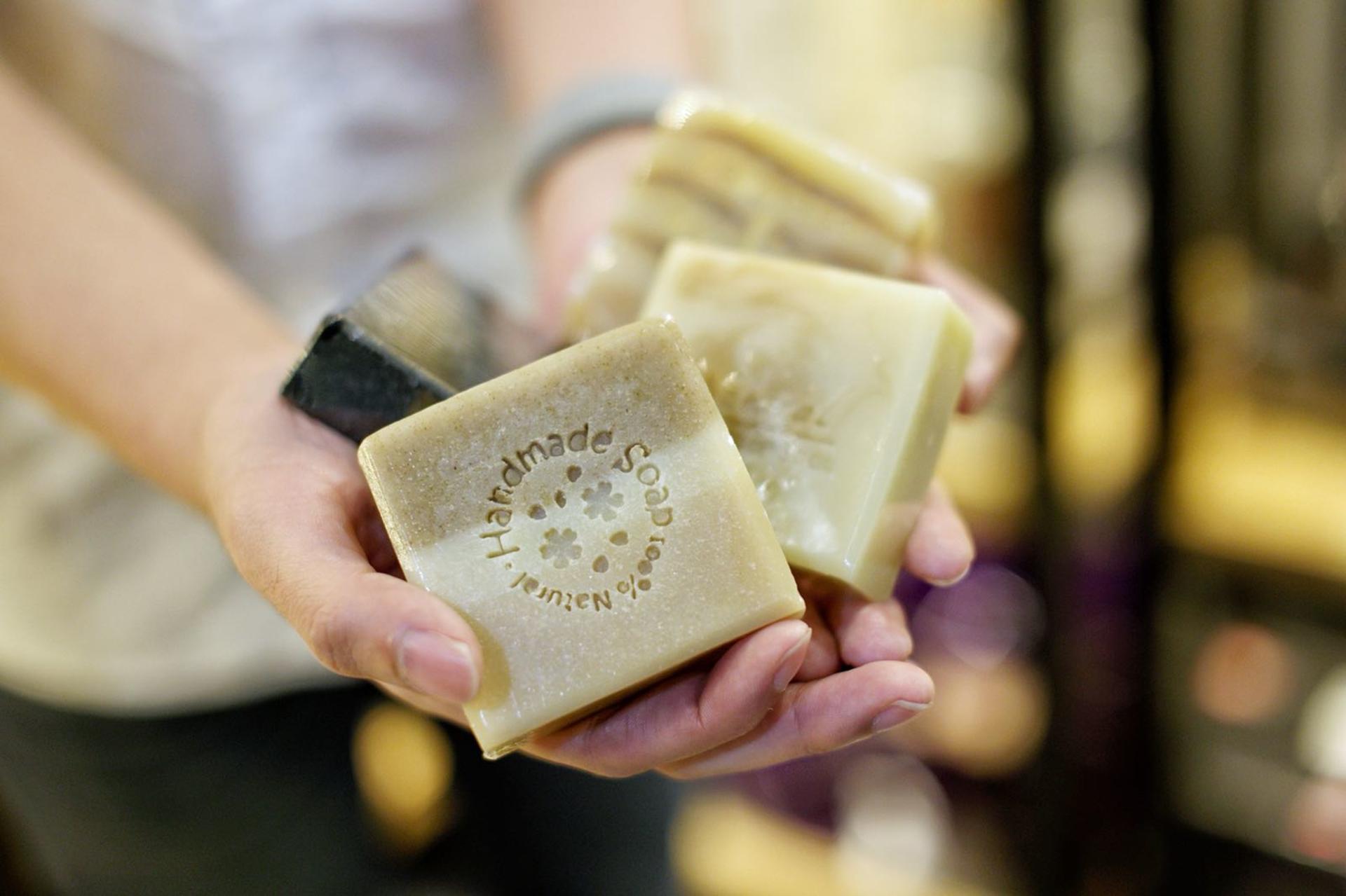 Soap Making Melt and Pour Workshop, Cold Process Workshop - Thumbnail 9