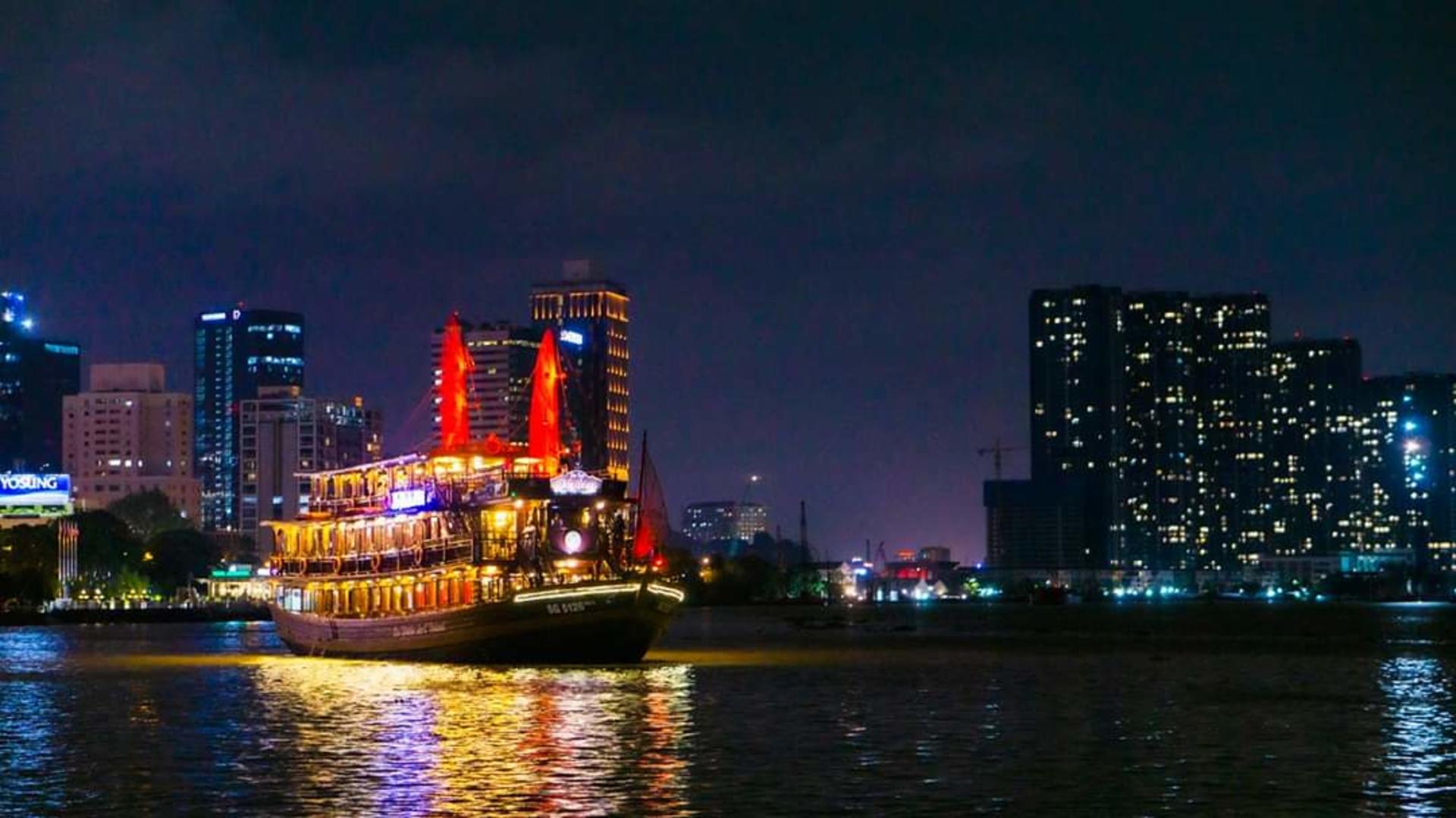 Indochina Queen Dinner Cruise on Saigon River - Thumbnail 3