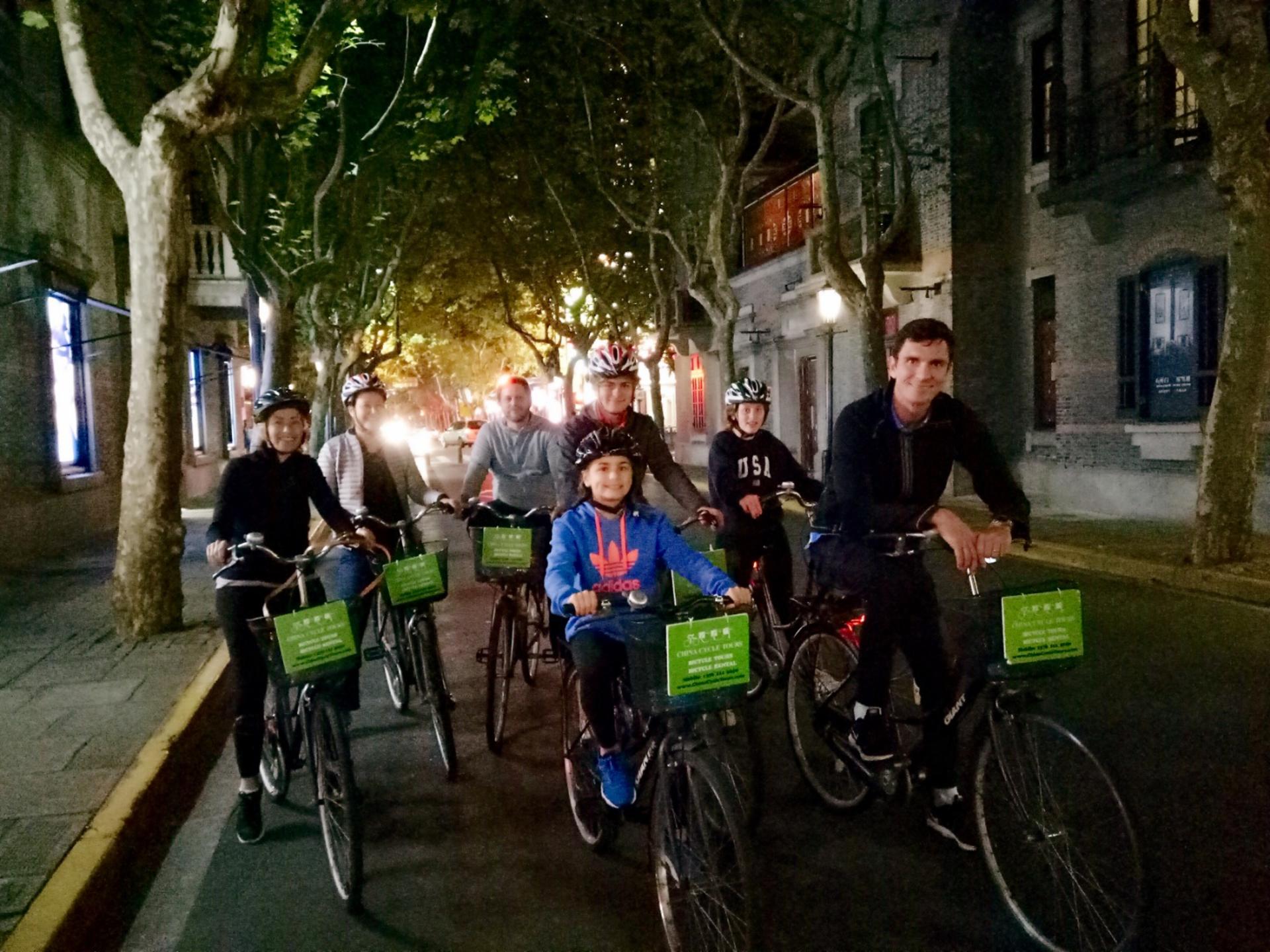 Shanghai Night Bike Tour with The Bund & Tianzifang - Thumbnail 3