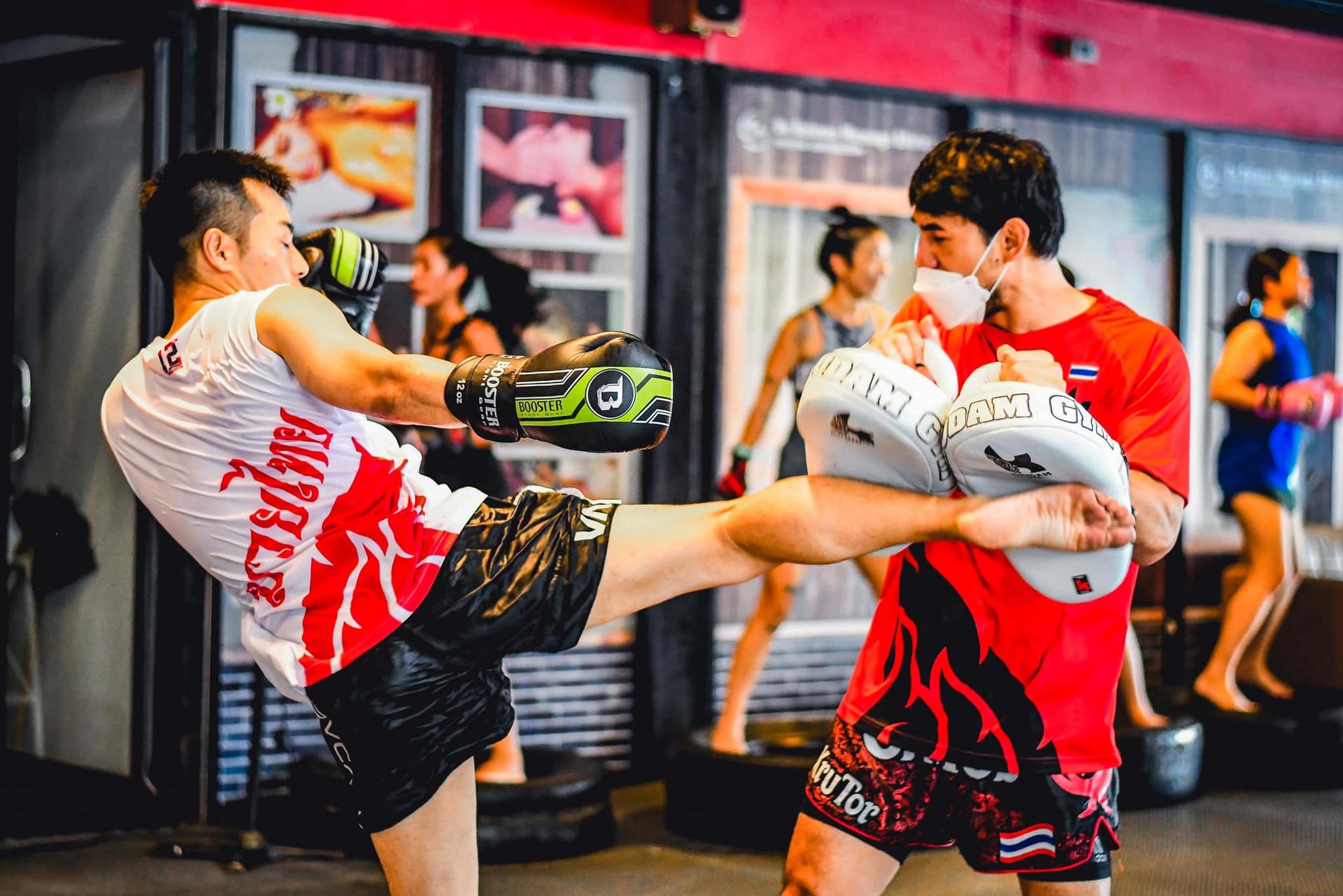 Kru Dam Muay Thai (Thai Boxing) Class Sukhumvit 36 Bangkok - Image 1