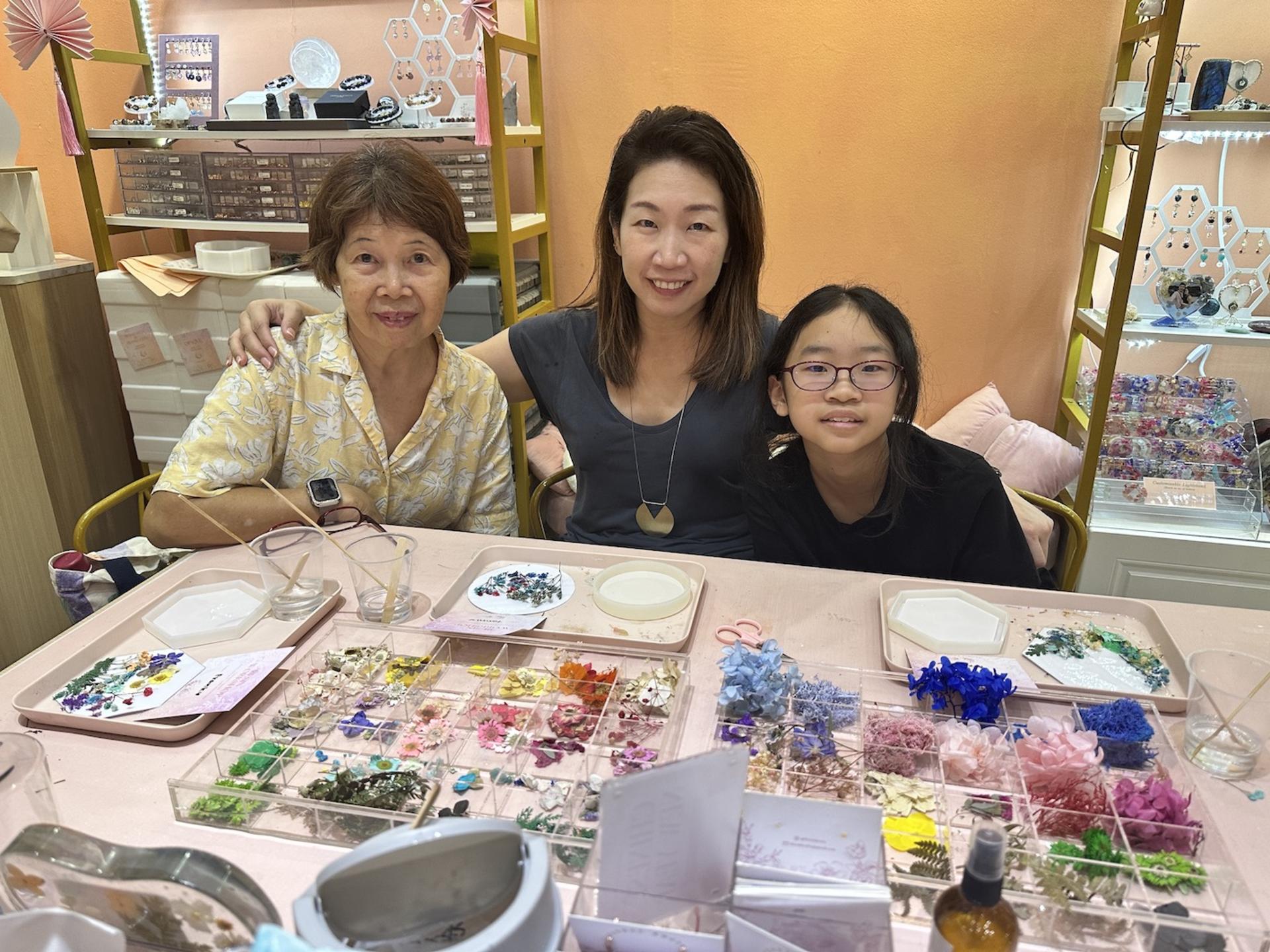 Floral Resin Coaster Workshop by Floral Knots at Orchard Gateway - Thumbnail 10