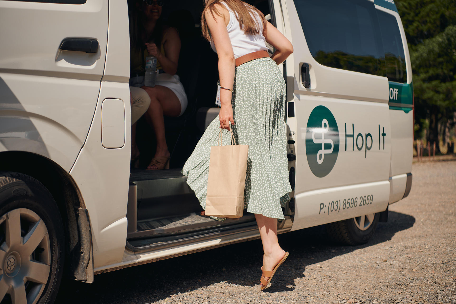 Yarra Valley Hop-On-Hop-Off Bus - Thumbnail 4