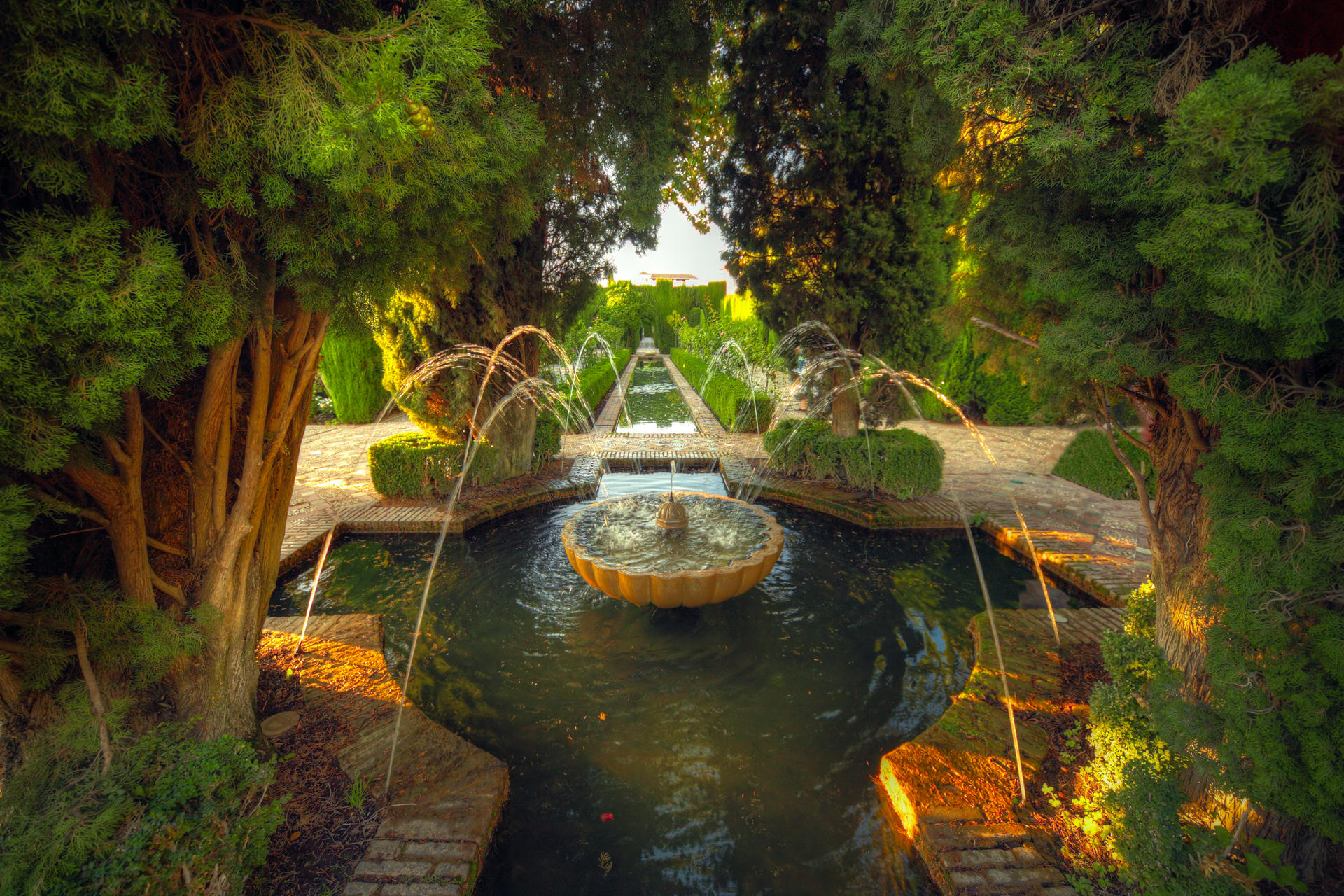 Alhambra, Cathedral and Royal Chapel Guided Tour in Granada - Thumbnail 30