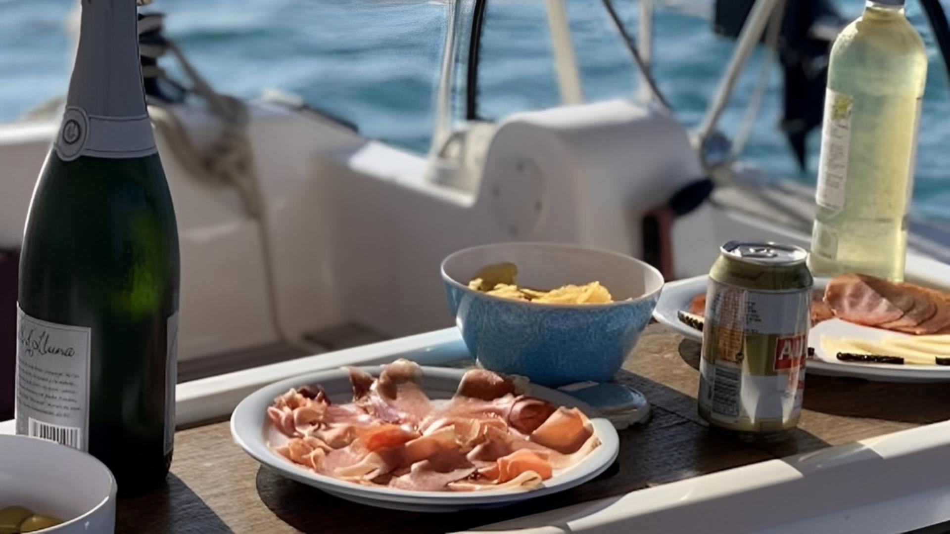 Midday or Sunset Sailing with Snacks and Open Bar in Mallorca - Thumbnail 4