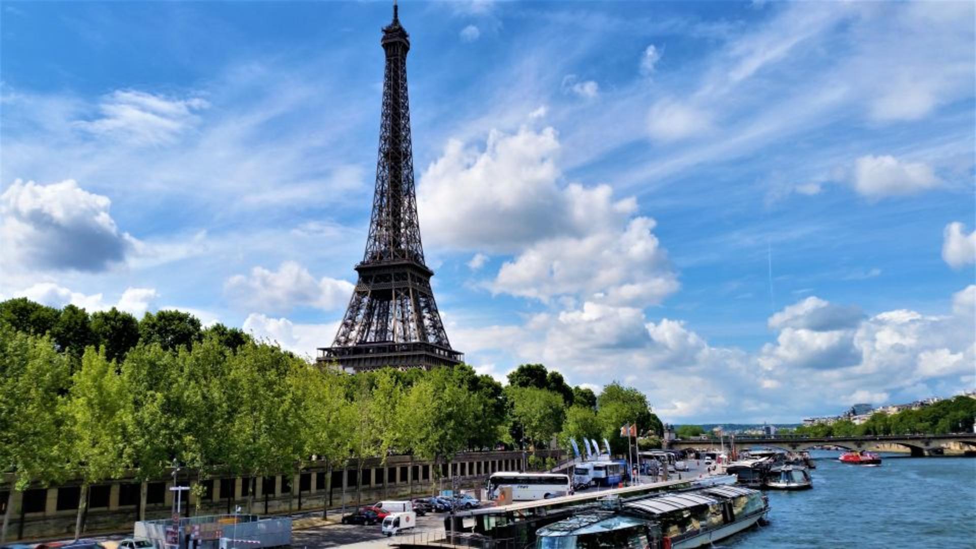 Eiffel Tower, Louvre & Seine Cruise Tour in Paris - Image 1