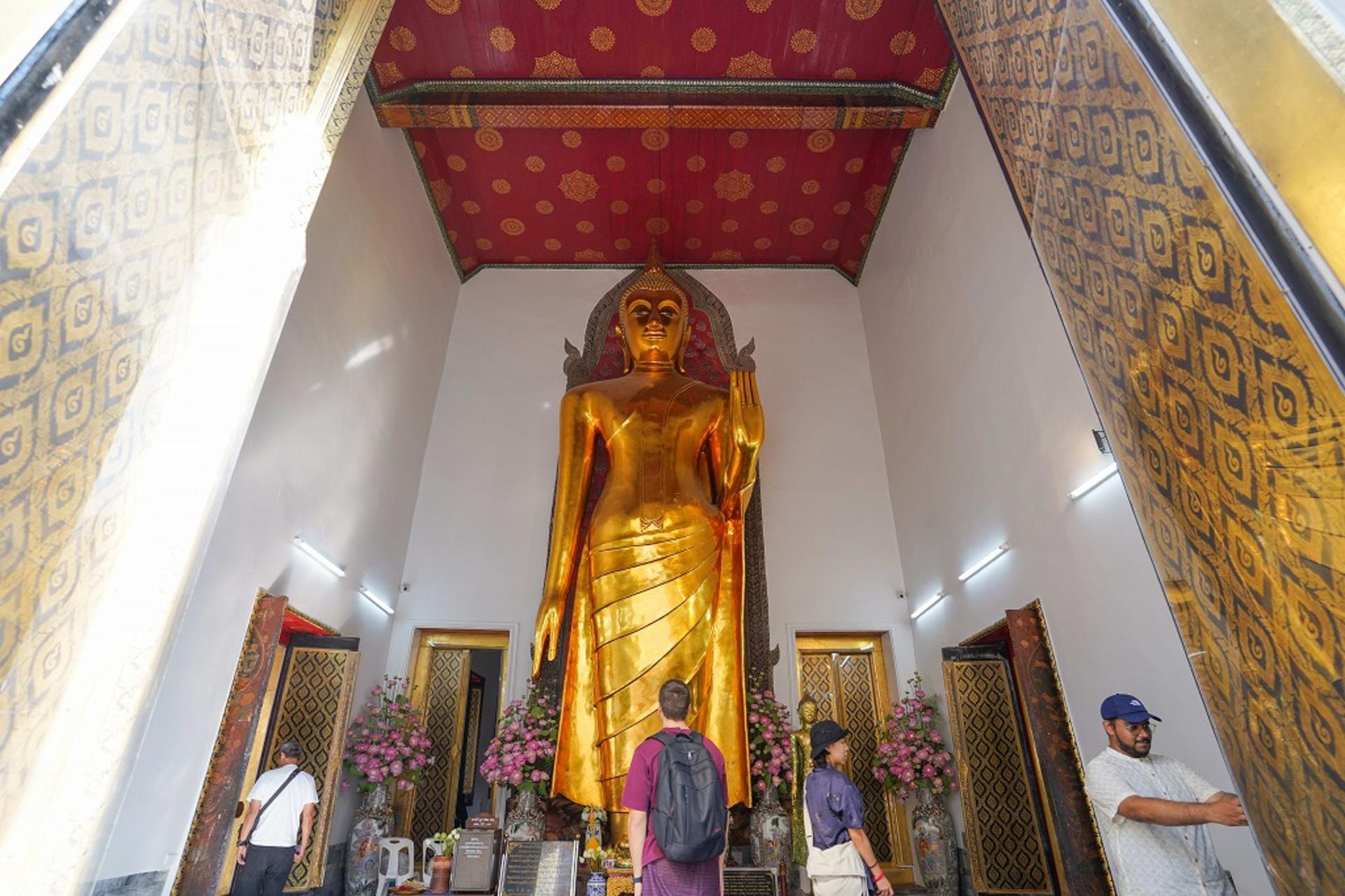 Wat Pho, Wat Arun & Flower Market Guided Walking Tour in Bangkok - Thumbnail 39