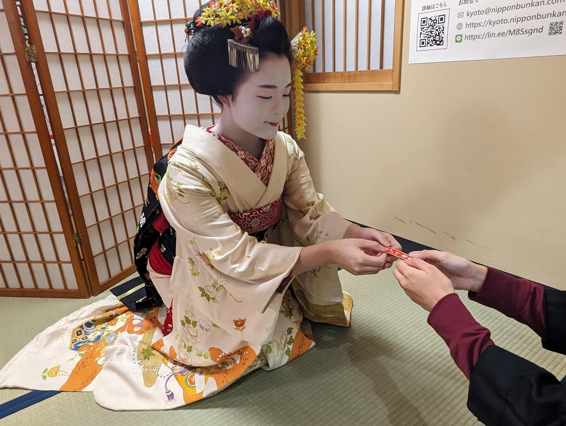 Tea Ceremony, Dance and Game with Japanese Maiko - Thumbnail 2
