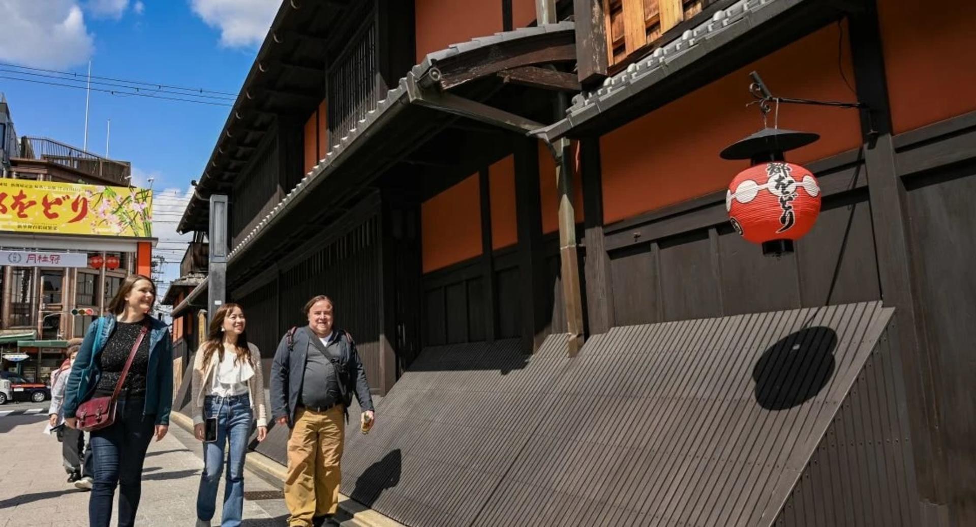 Private Kyoto Gion Highlights & Hidden Gems Tour with Local Guide - Image 1