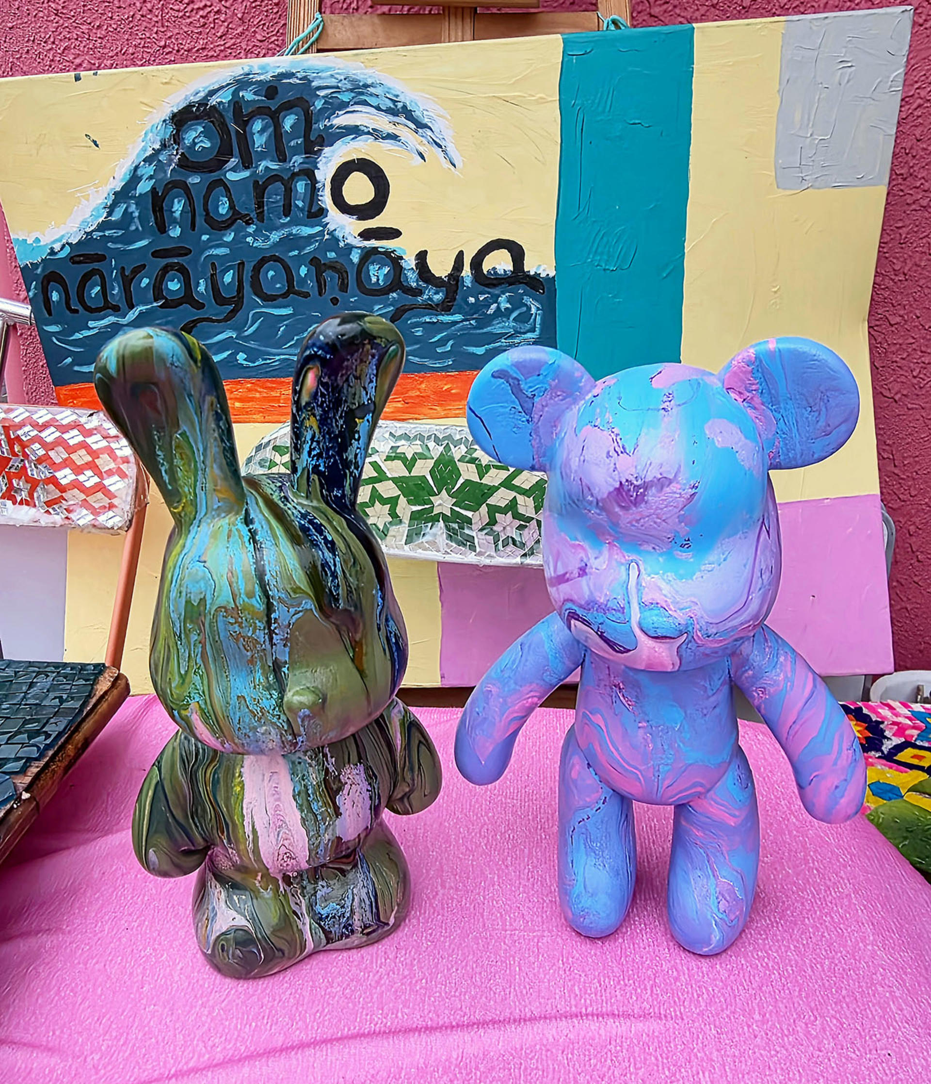 Central IRREGULart Fluid Bear or Rabbit Piggy Bank Fluid Painting Workshop  - Thumbnail 2