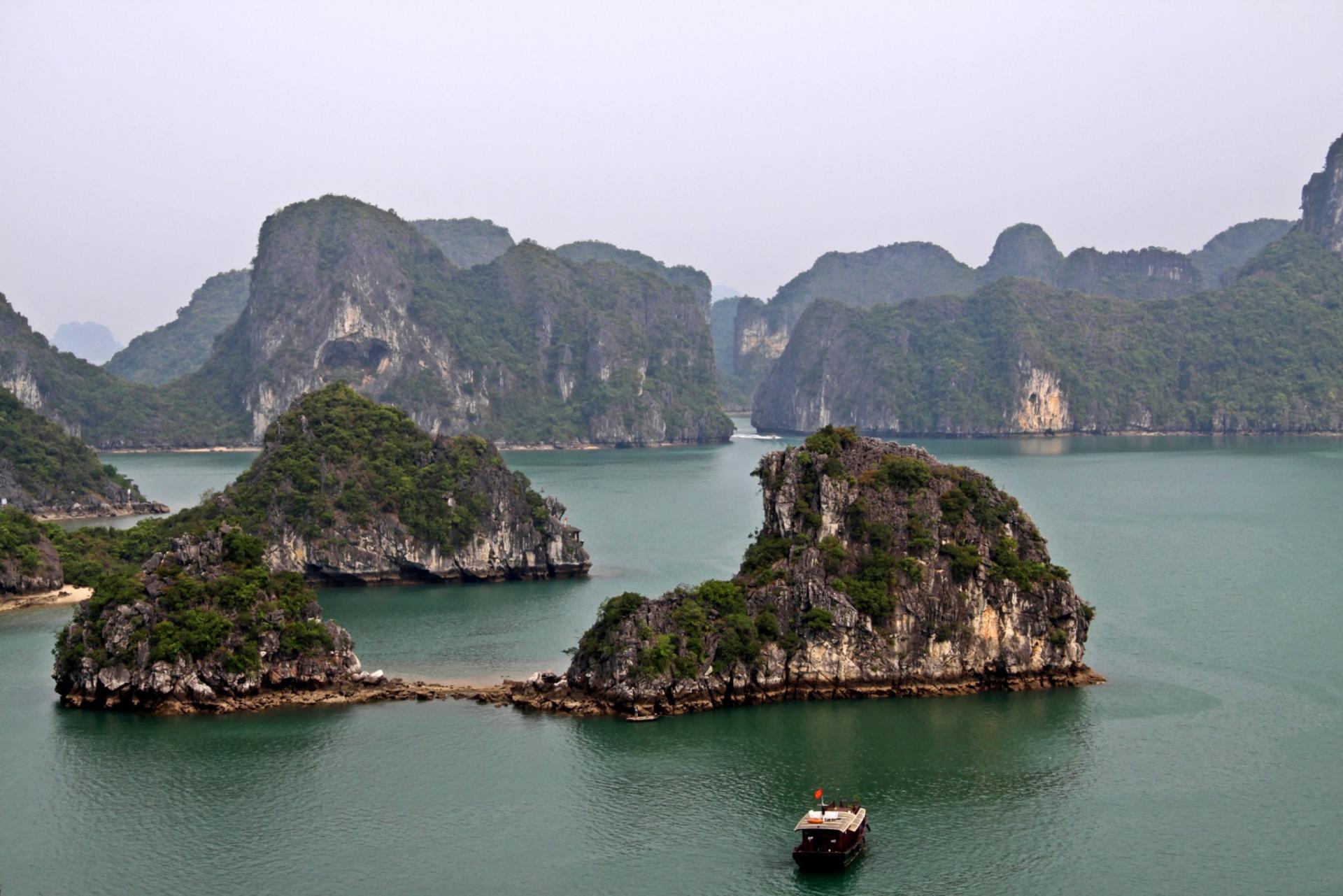 Binh An Day Cruise: Ha Long Bay with Sung Sot and Ti Top - Thumbnail 5