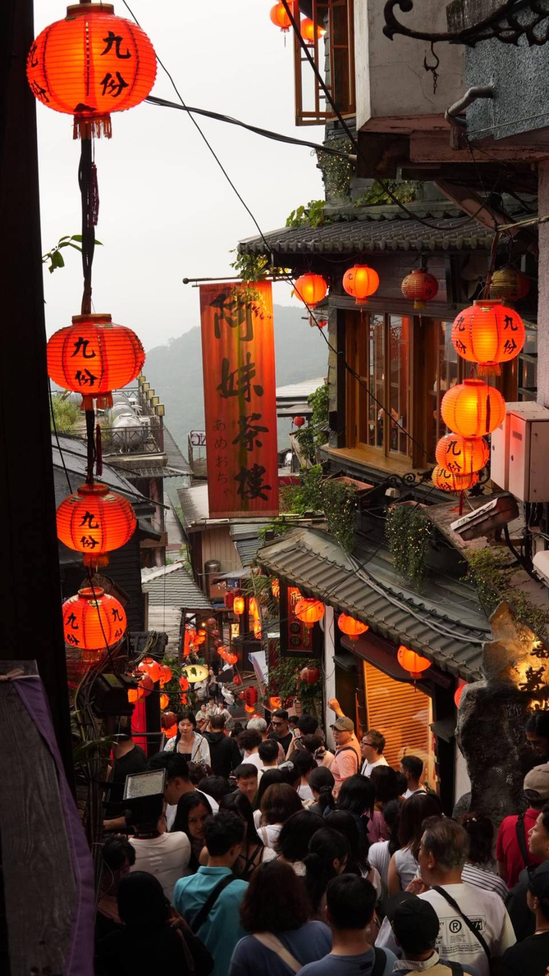 Taipei Jiufen Old Street & Golden Waterfall Day Tour - Thumbnail 2