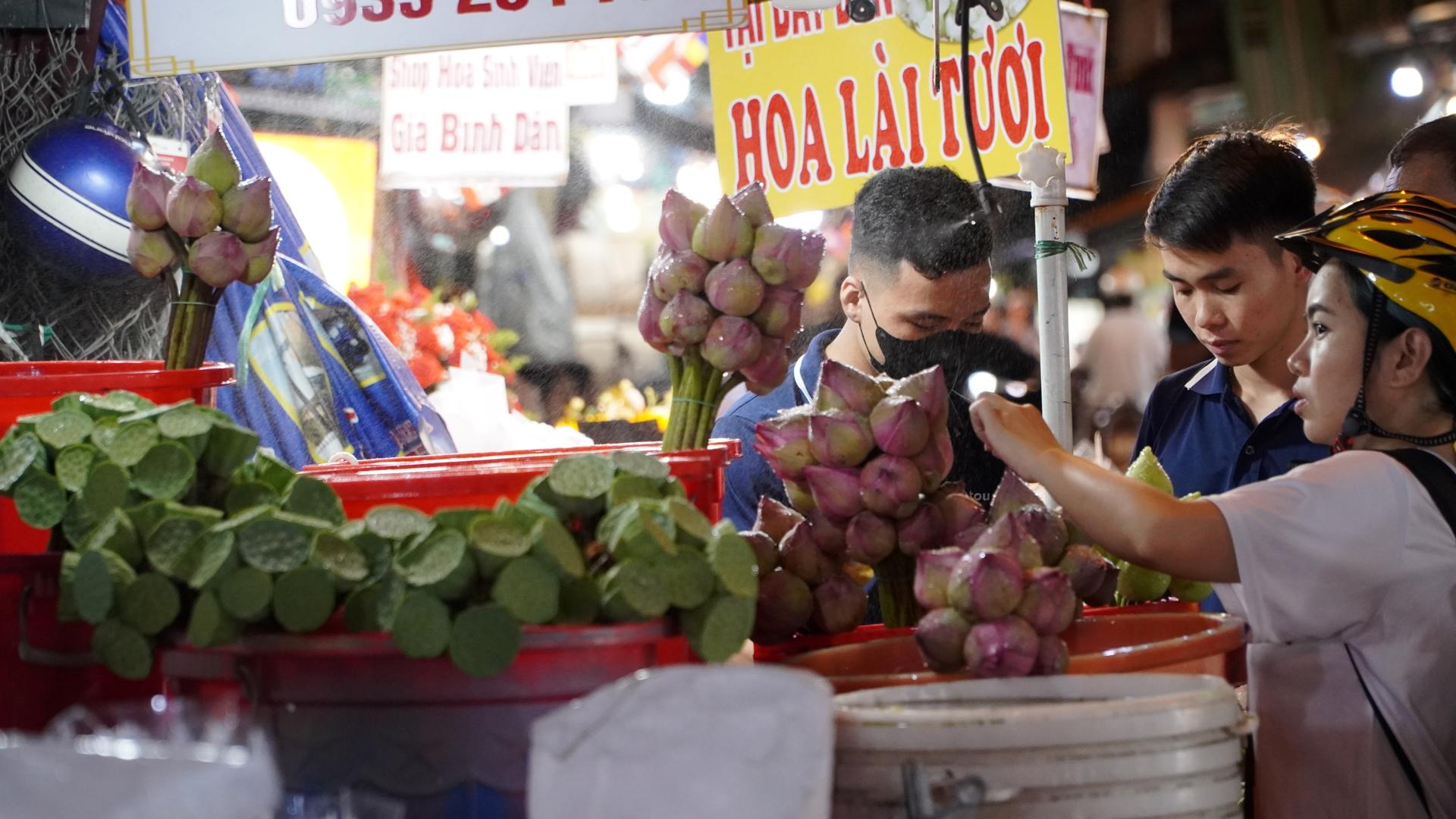 Motorbike Street Food Tour in Ho Chi Minh City with Ao Dai Rider - Thumbnail 35