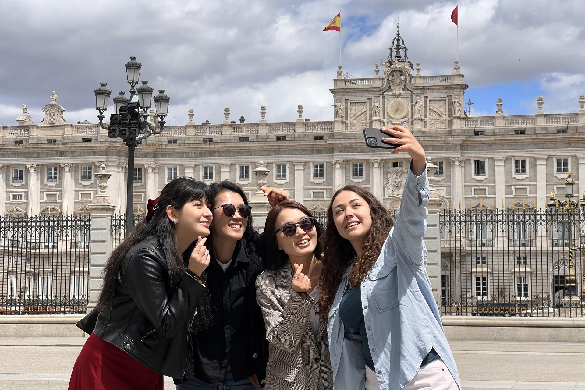 Royal Palace and Habsburgs Tour in Madrid - Thumbnail 5