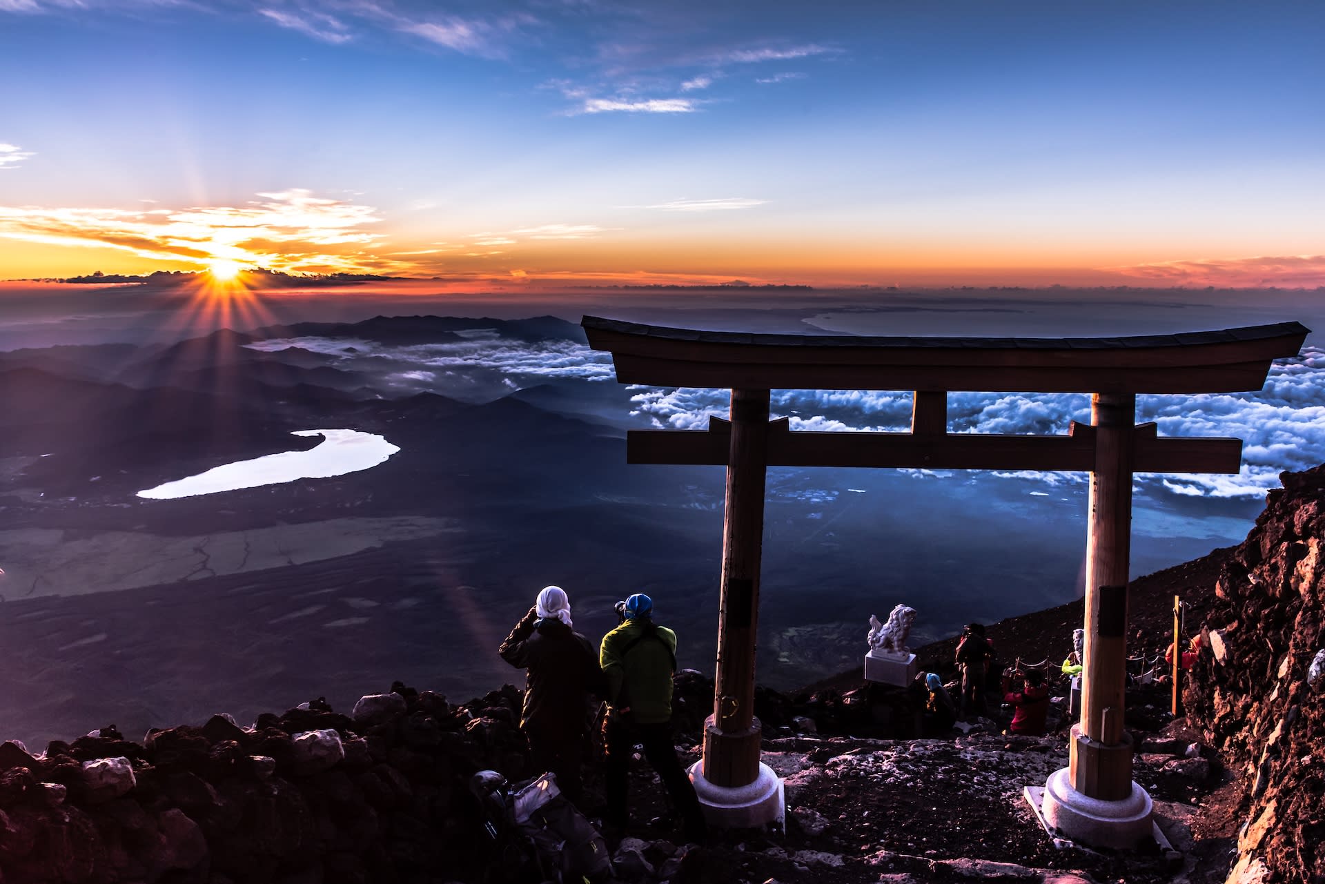 Mt.Fuji Climbing Tour 2-Day Guided, Hut stay, with HotSpring - Thumbnail 2