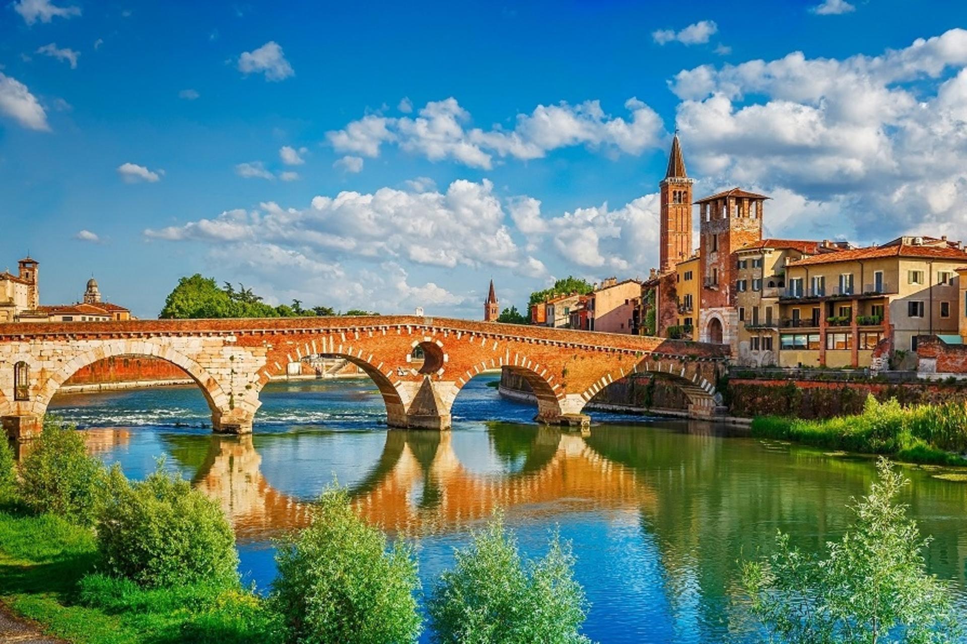 Verona, Sirmione and Lake Garda tour from Milan - Thumbnail 3