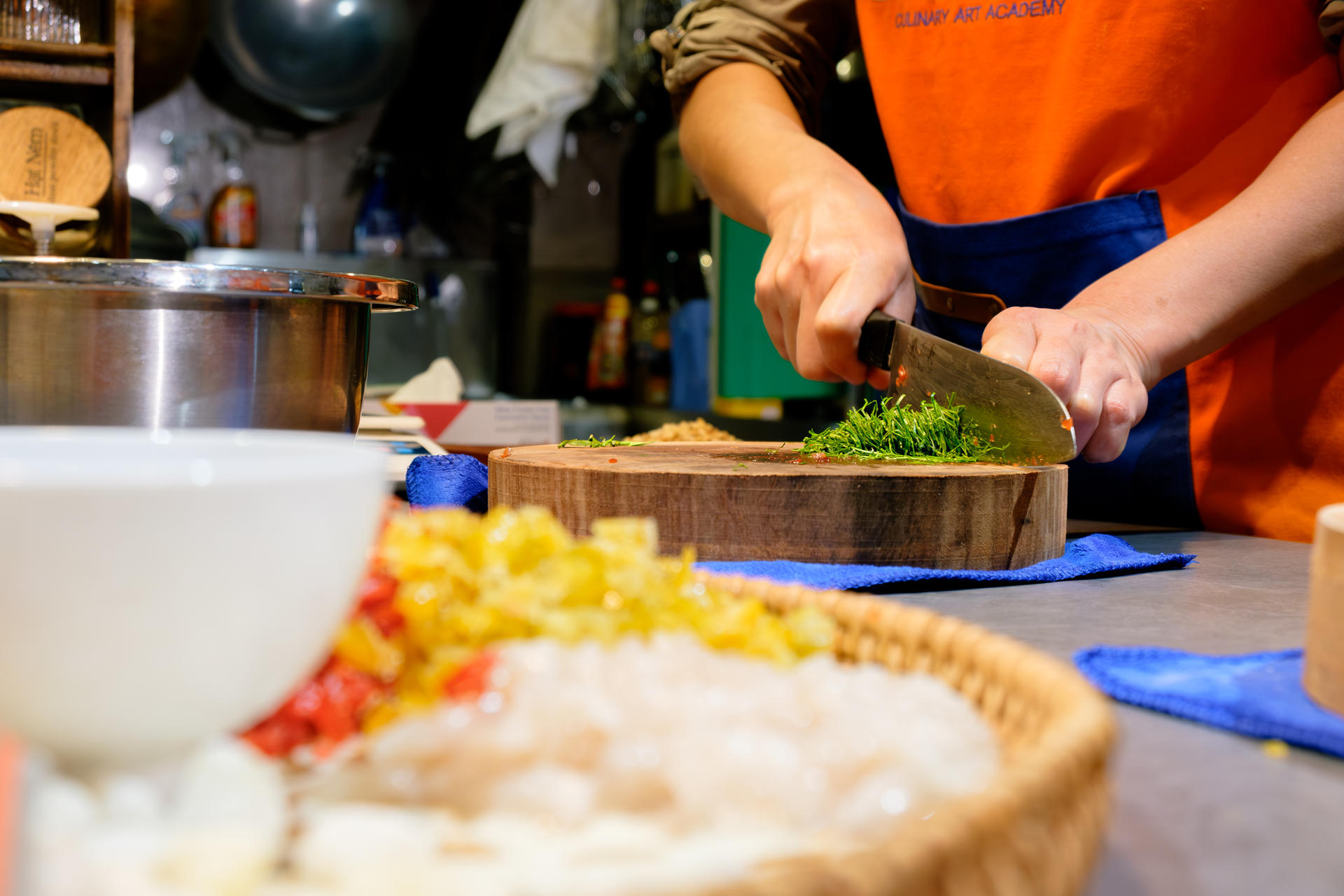 Mooncake Baking Experience with Vietnamese Tea Tasting in Hanoi - Thumbnail 3
